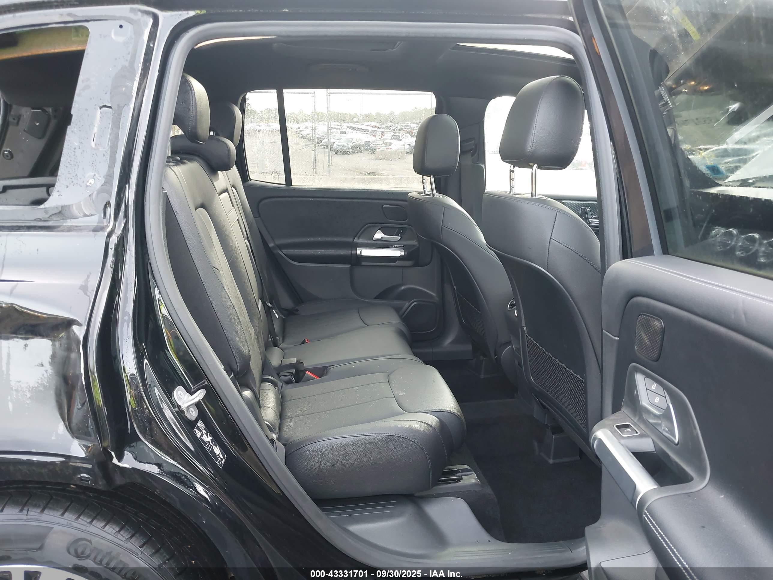 MERCEDES-BENZ GLB image 8