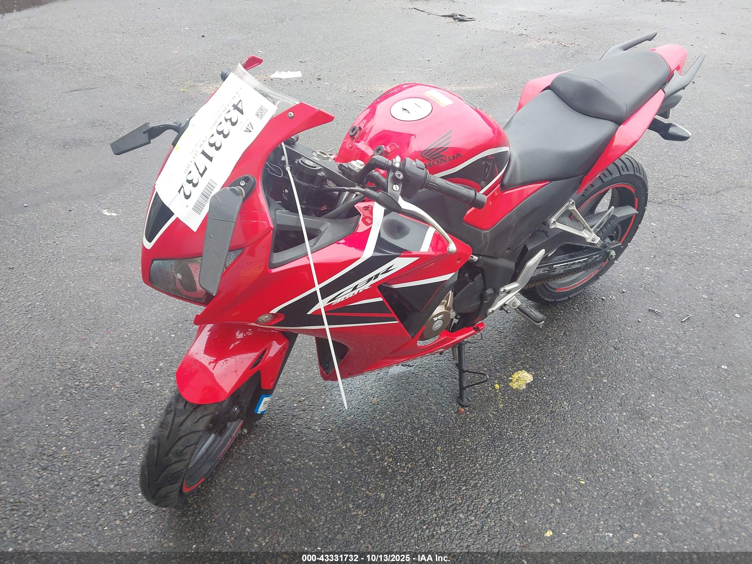 HONDA CBR300 image 2