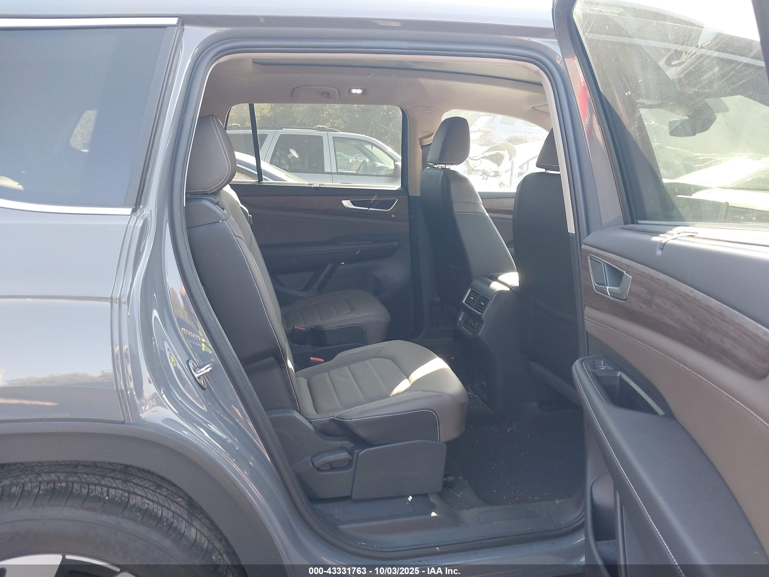 VOLKSWAGEN ATLAS image 8