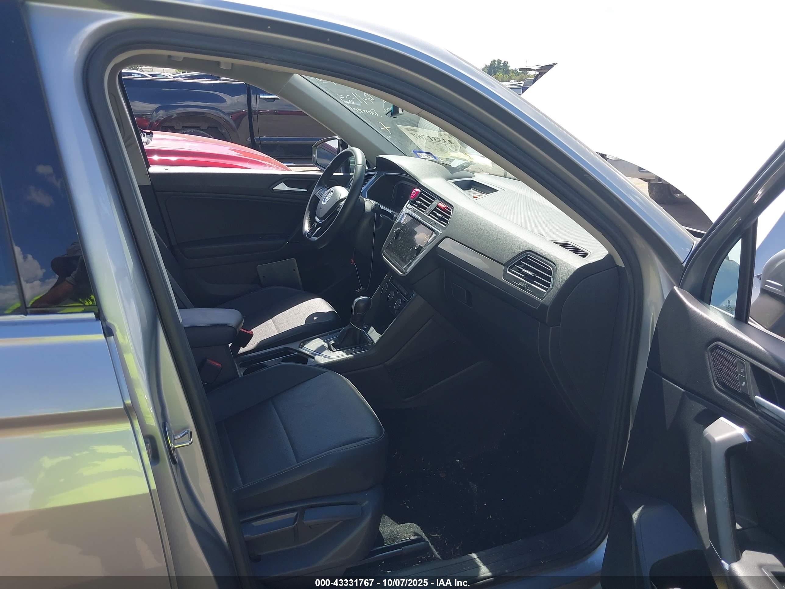 VOLKSWAGEN TIGUAN image 5