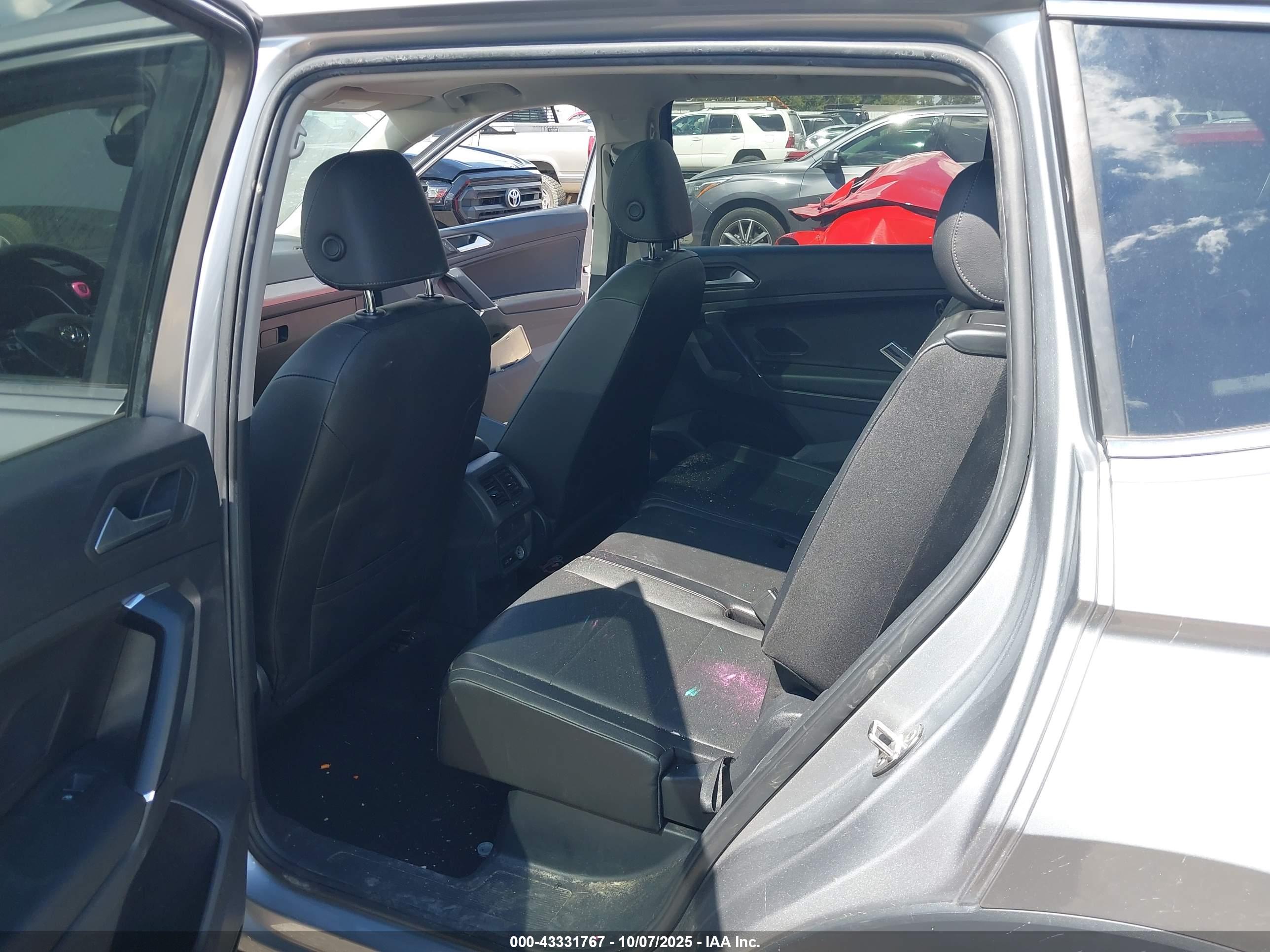 VOLKSWAGEN TIGUAN image 8