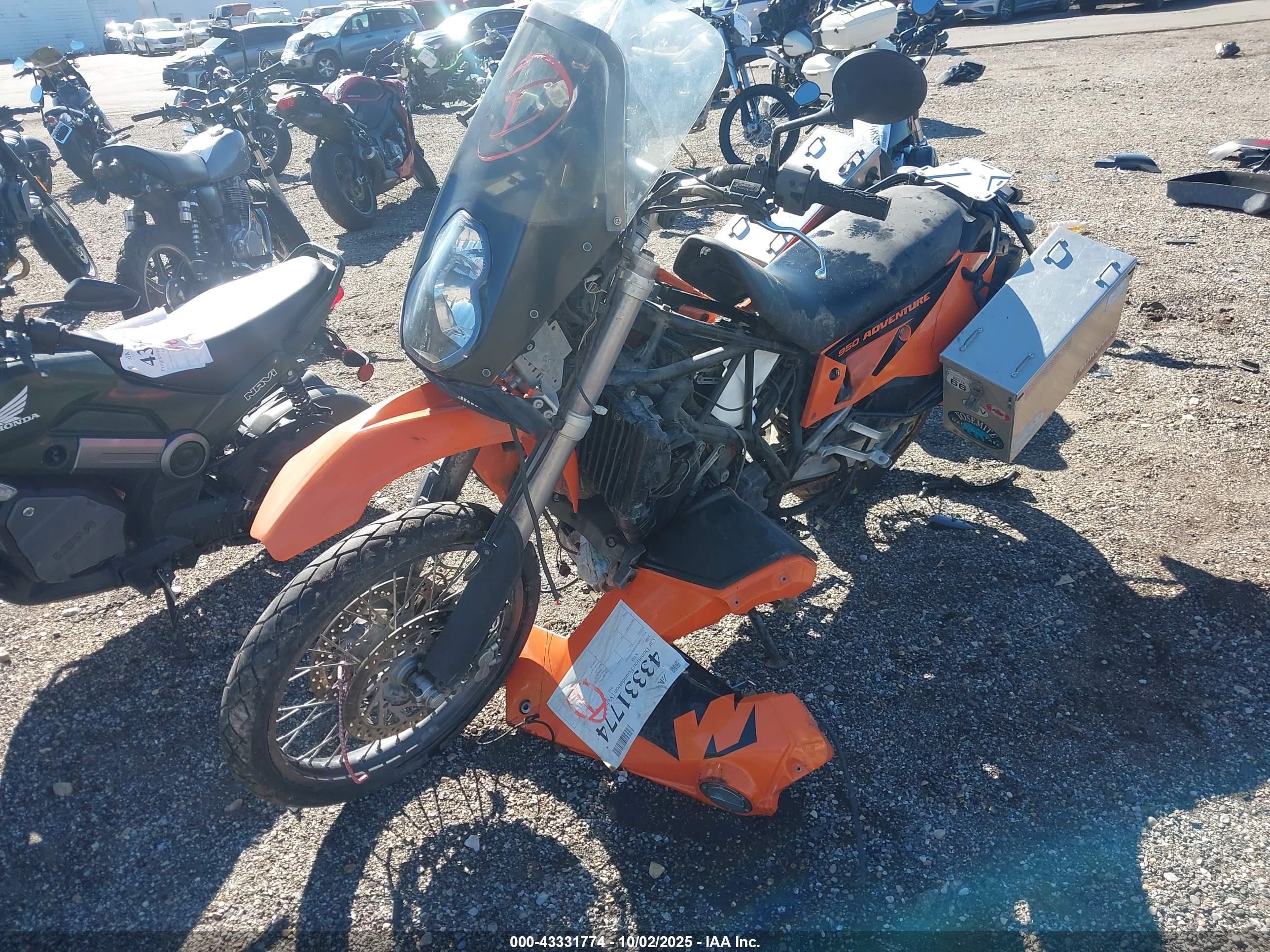 KTM 950 image 2