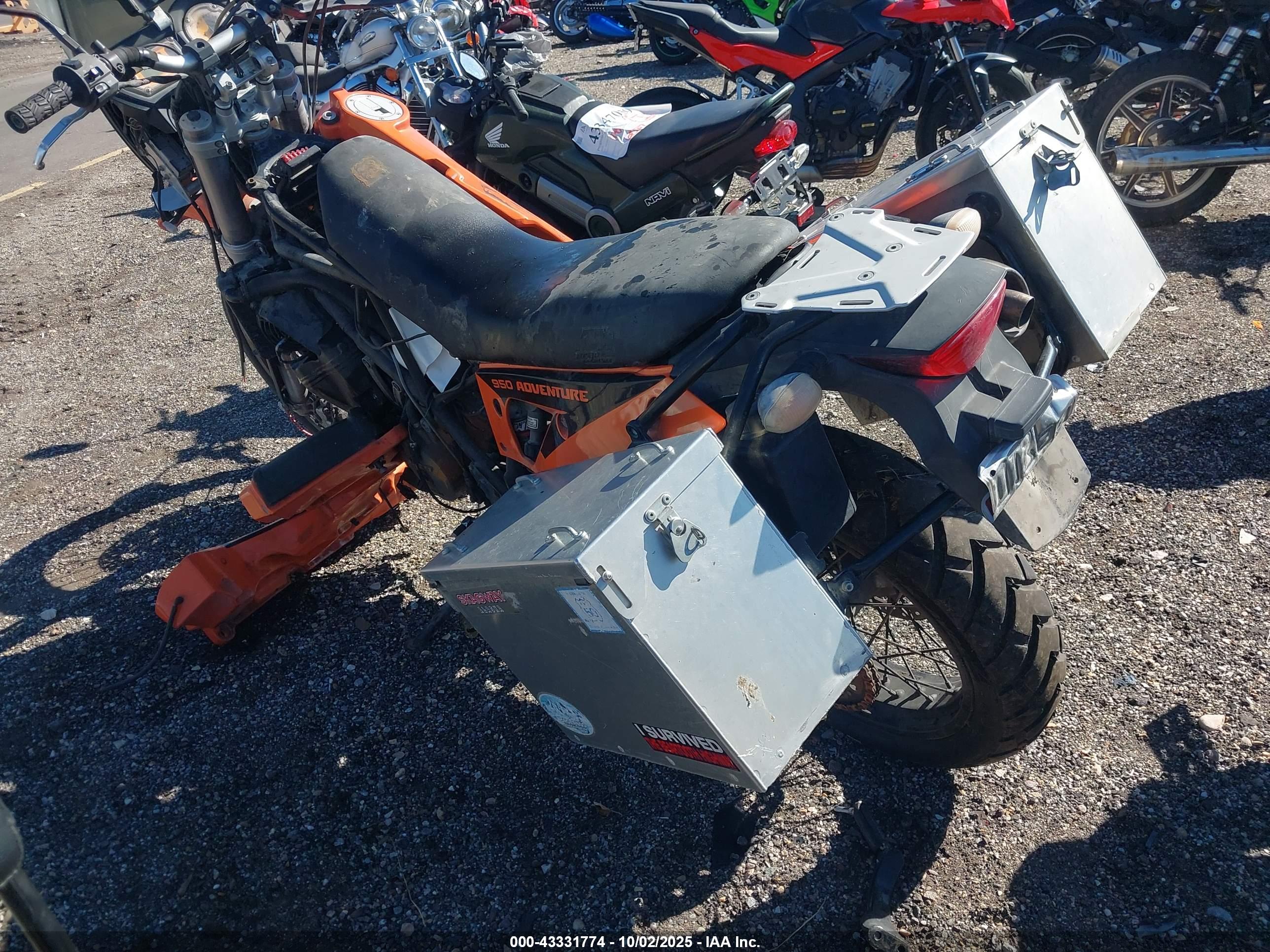 KTM 950 image 3