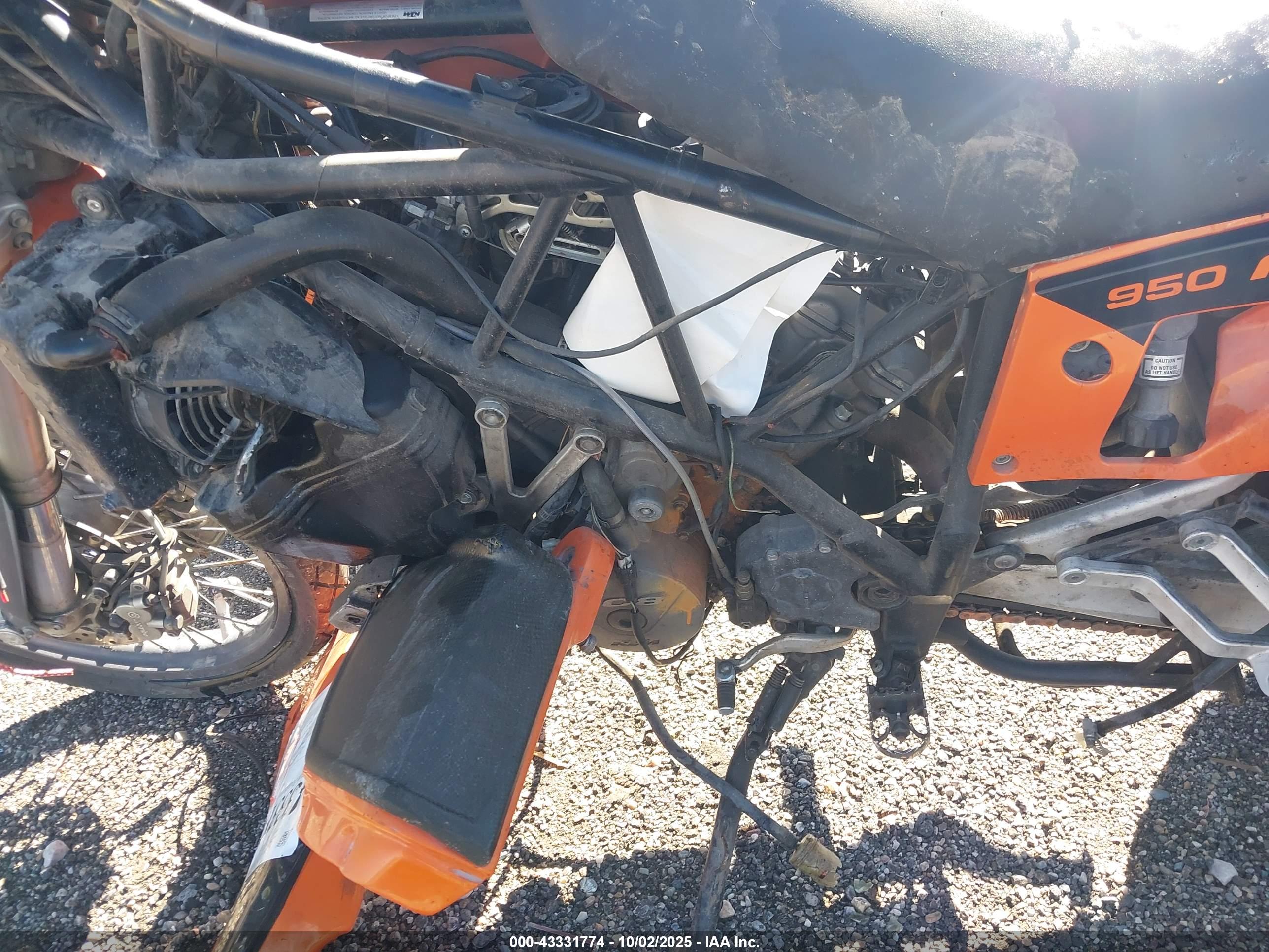 KTM 950 image 9