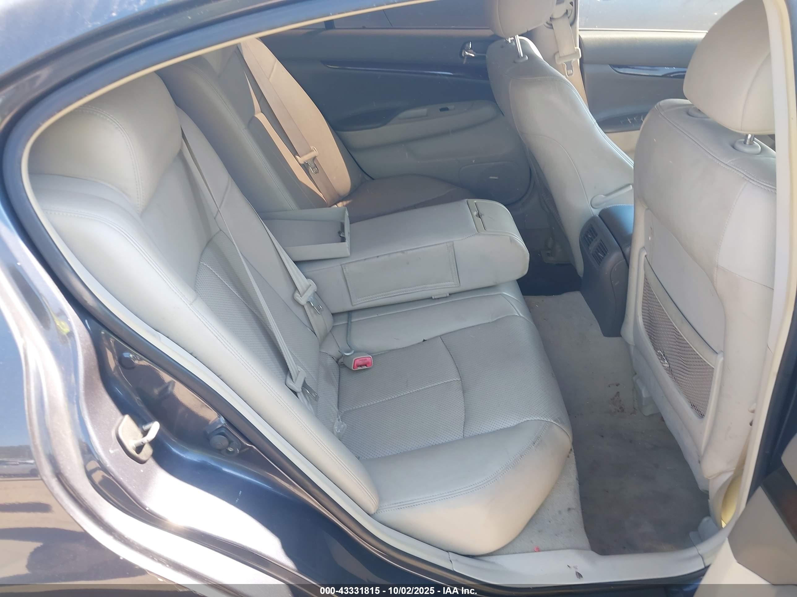 INFINITI G37 image 8
