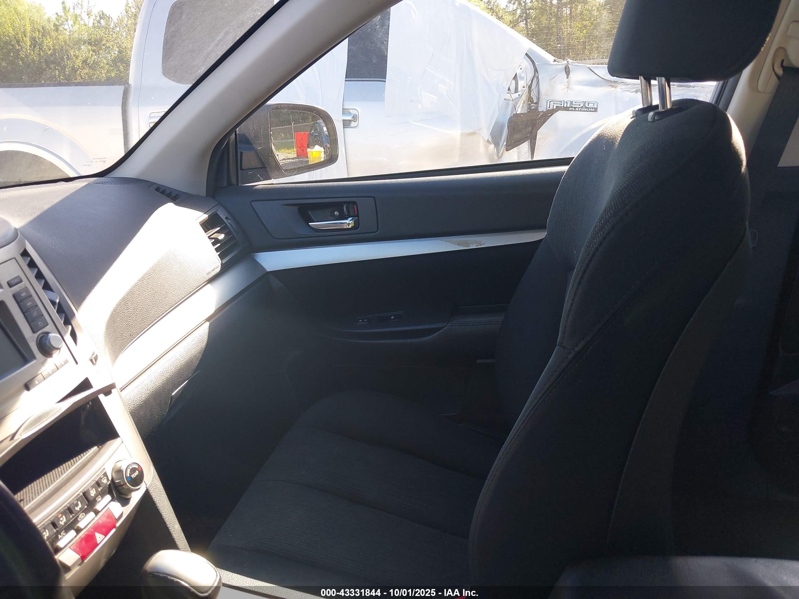 SUBARU LEGACY image 5