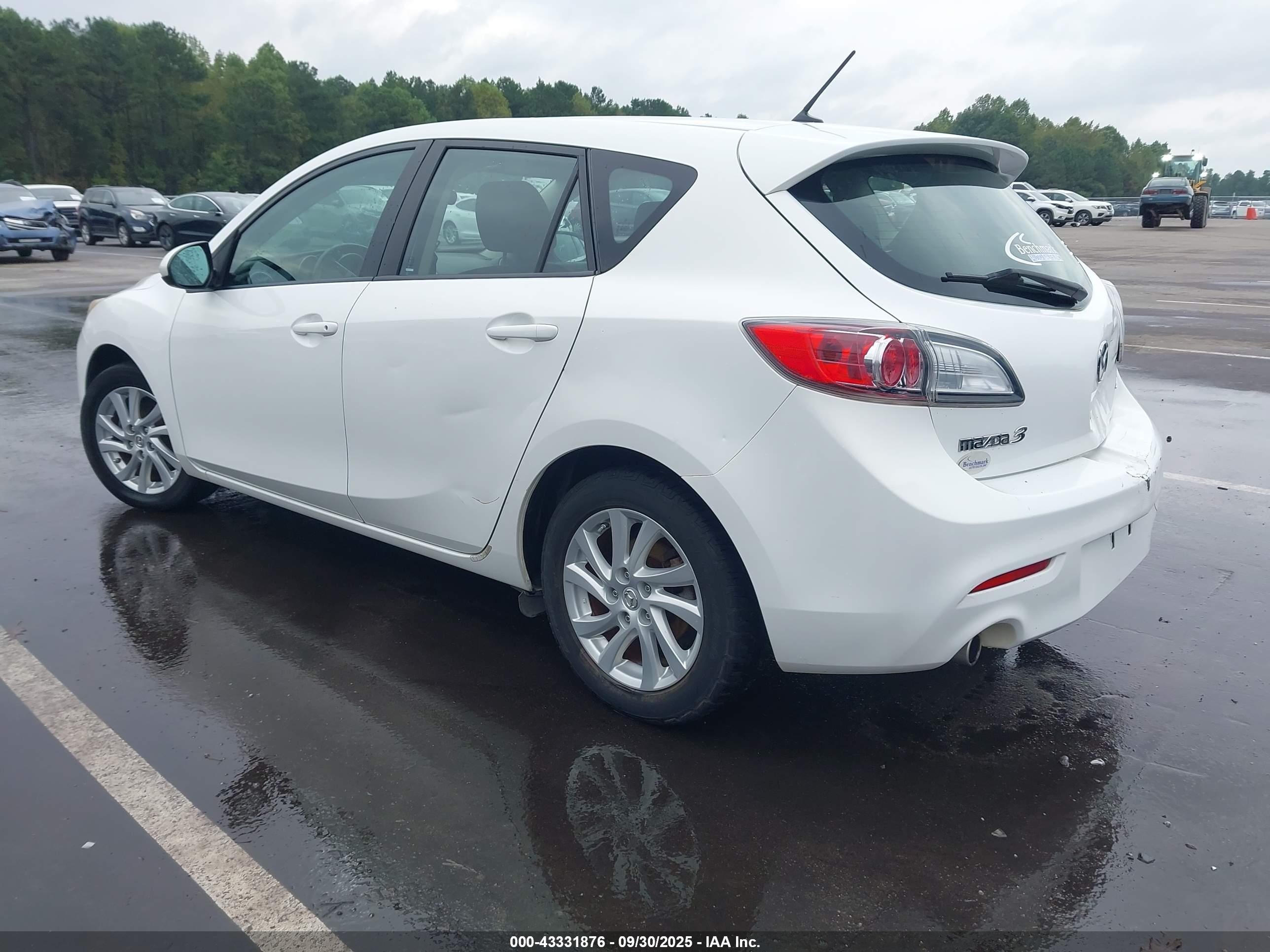 MAZDA MAZDA3 image 3