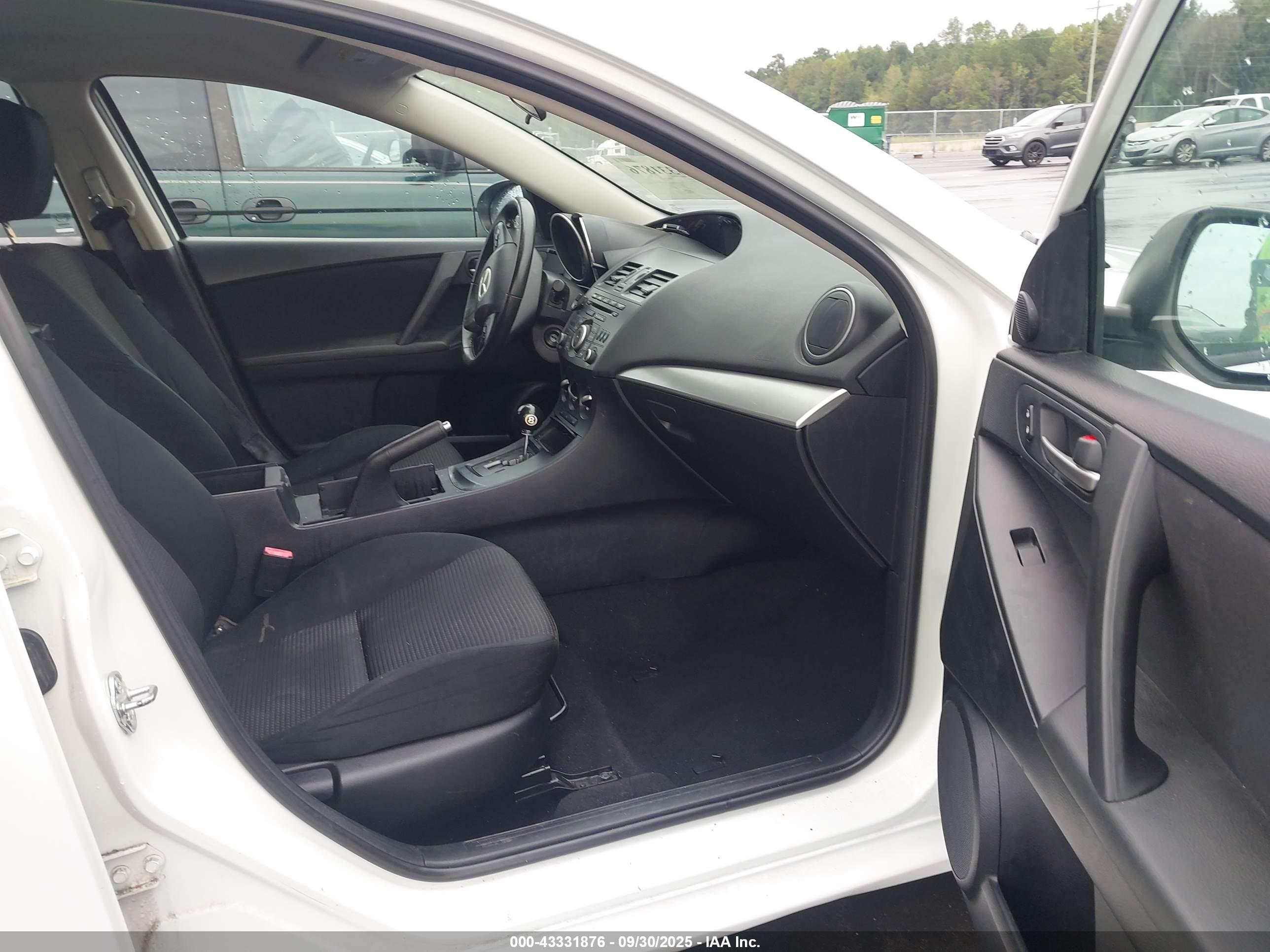 MAZDA MAZDA3 image 5