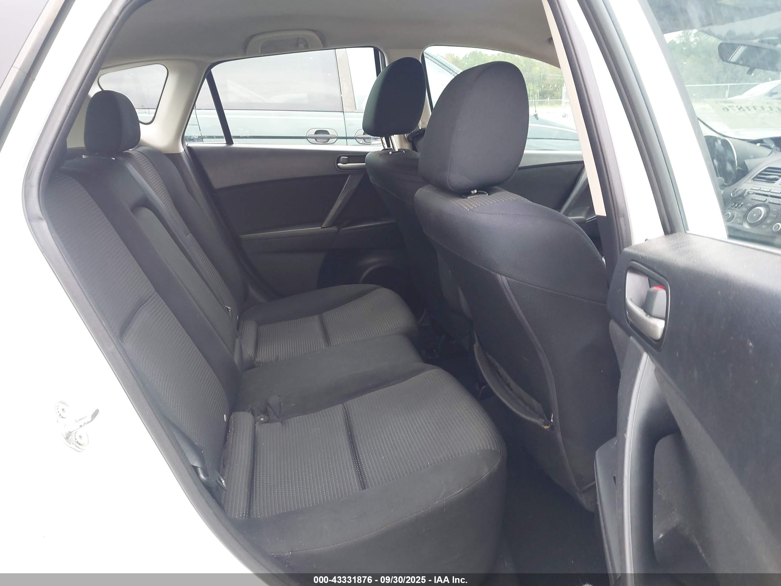 MAZDA MAZDA3 image 8