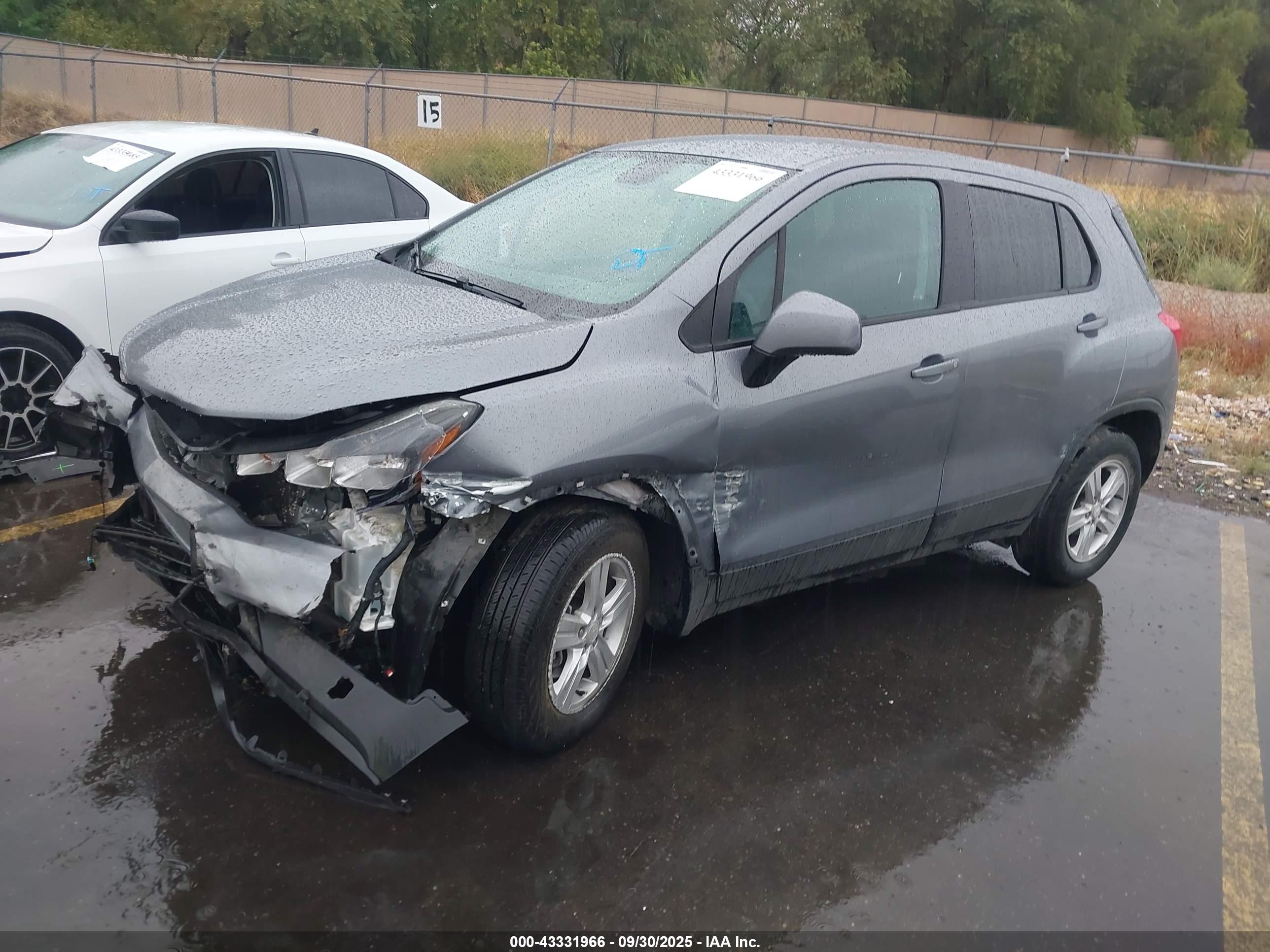 CHEVROLET TRAX image 2