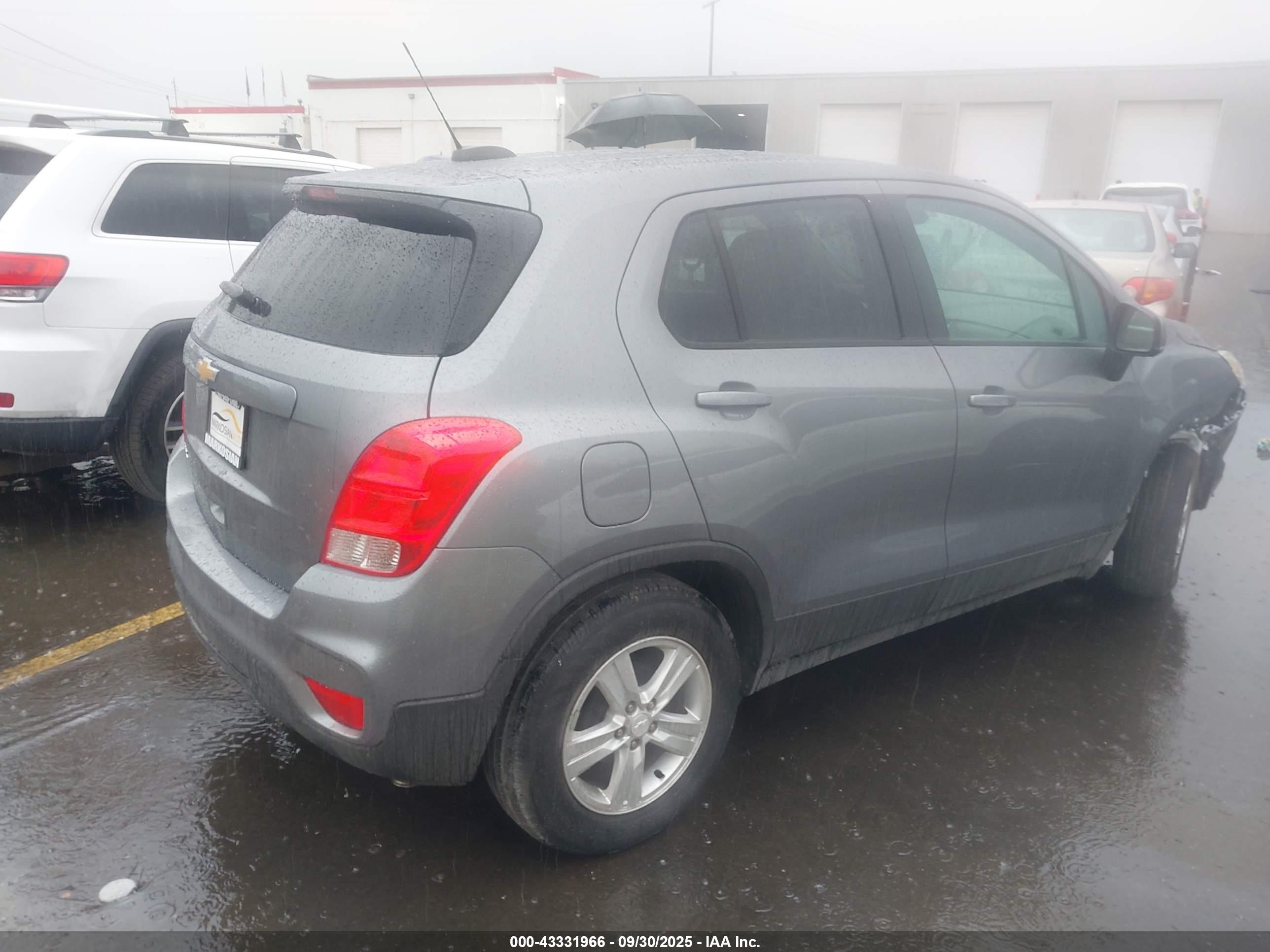 CHEVROLET TRAX image 4