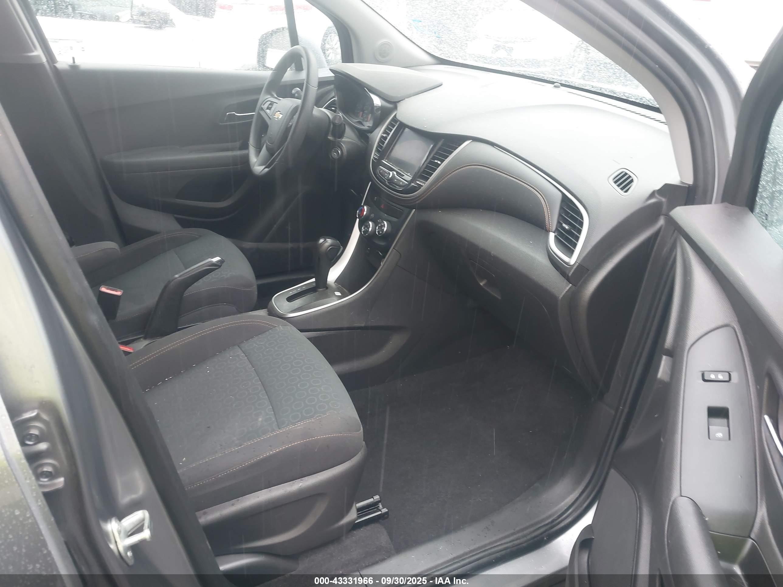 CHEVROLET TRAX image 5