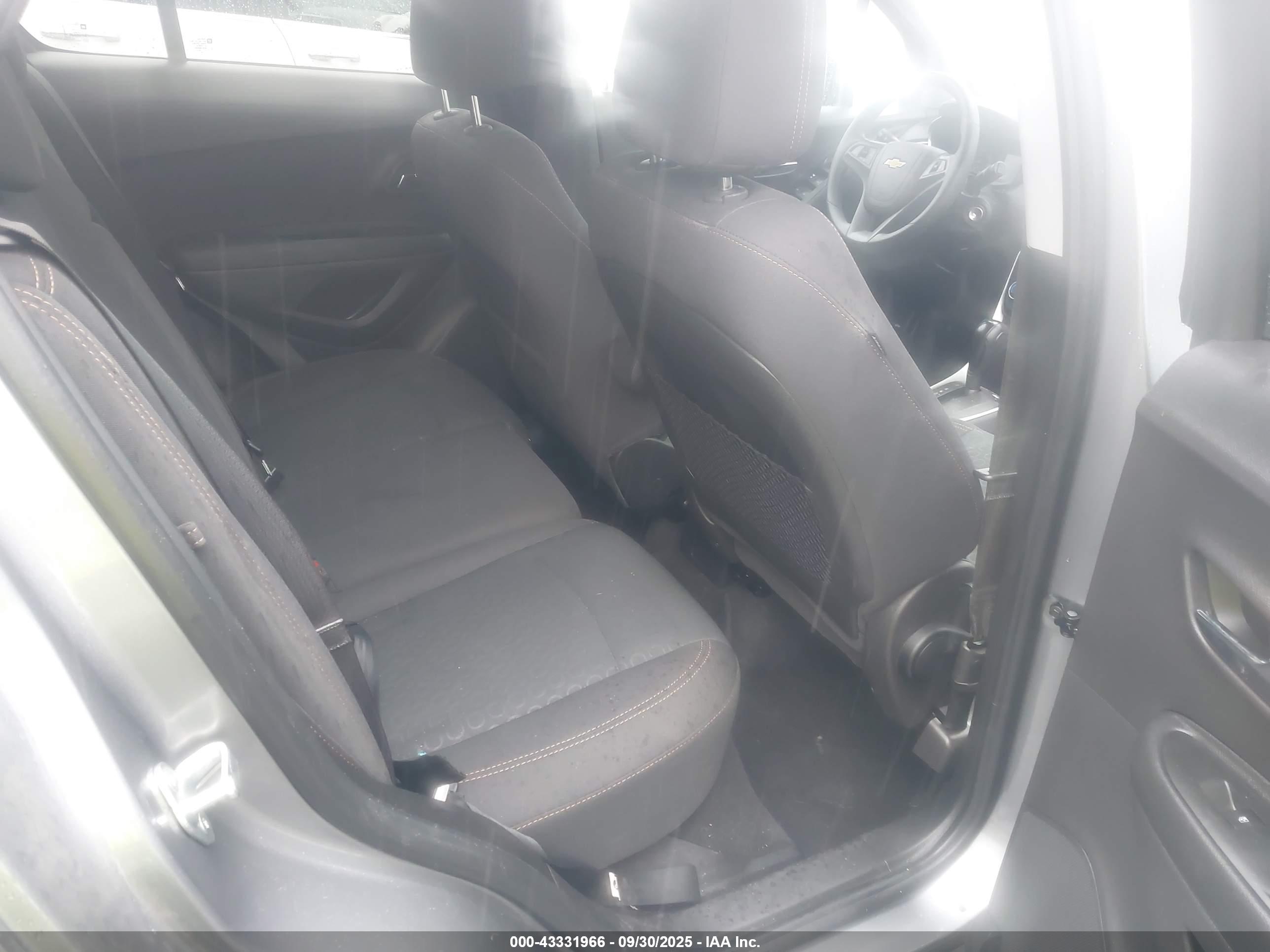 CHEVROLET TRAX image 8