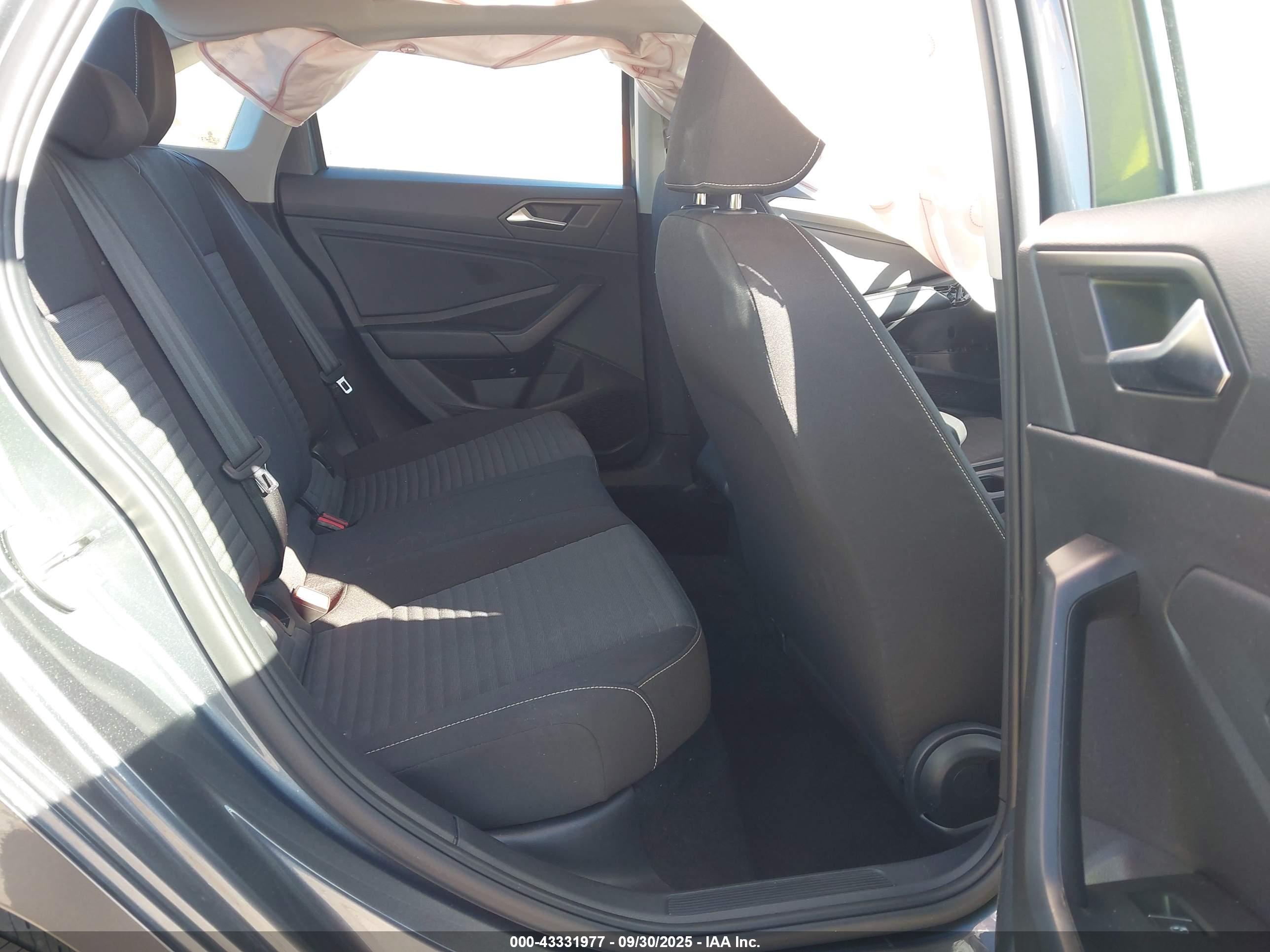 VOLKSWAGEN JETTA image 8