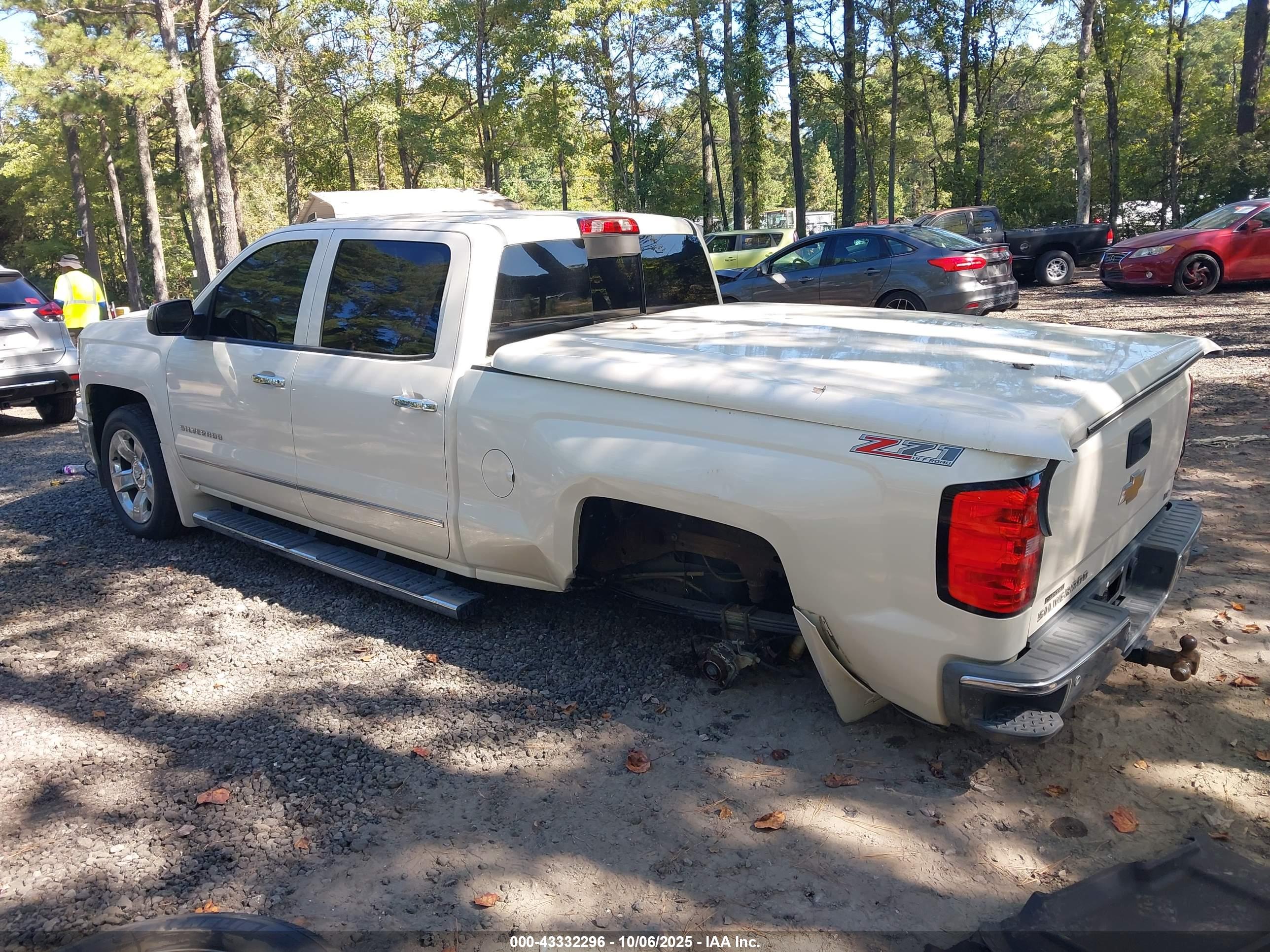 CHEVROLET SILVERADO image 3