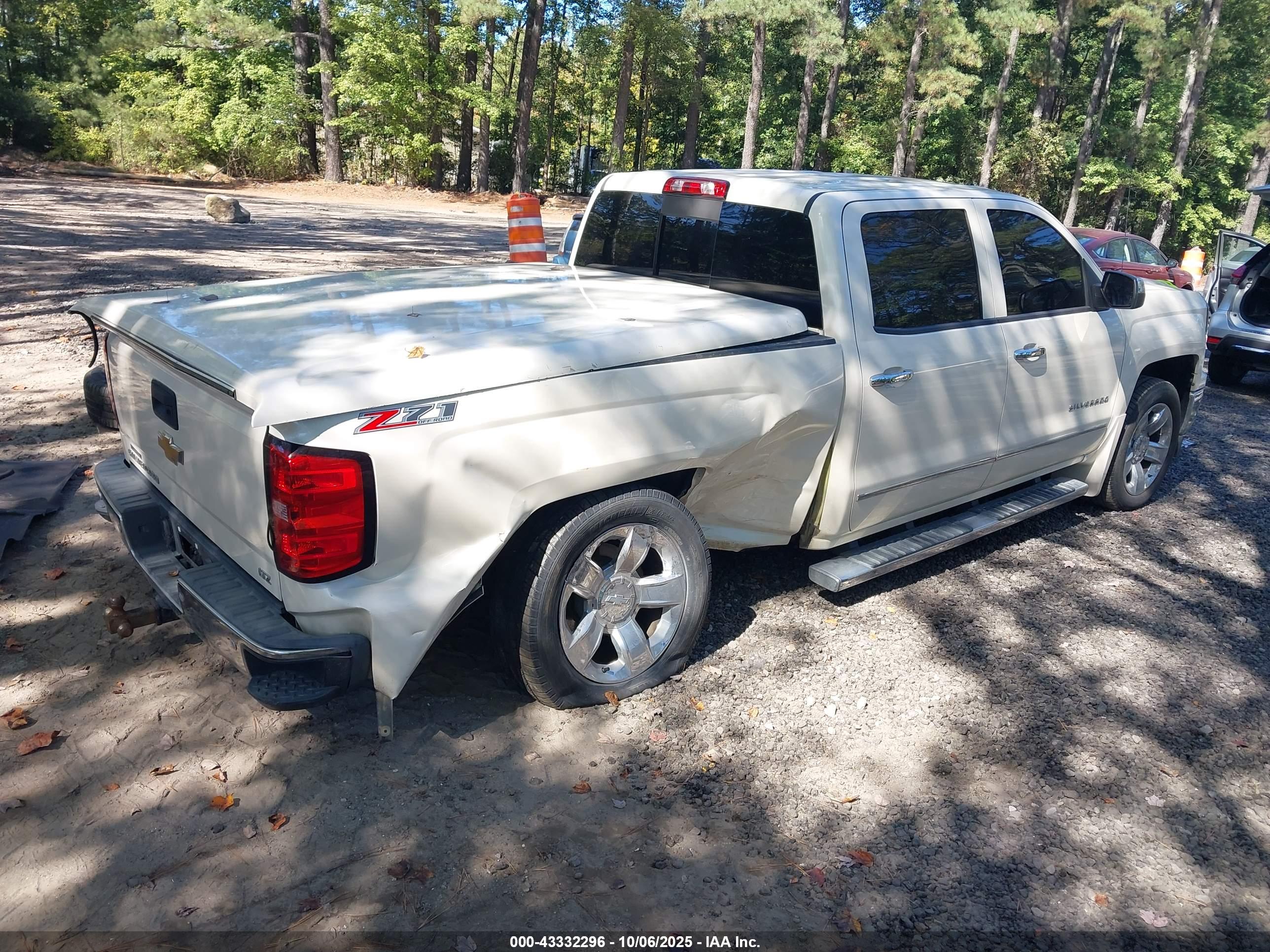 CHEVROLET SILVERADO image 4