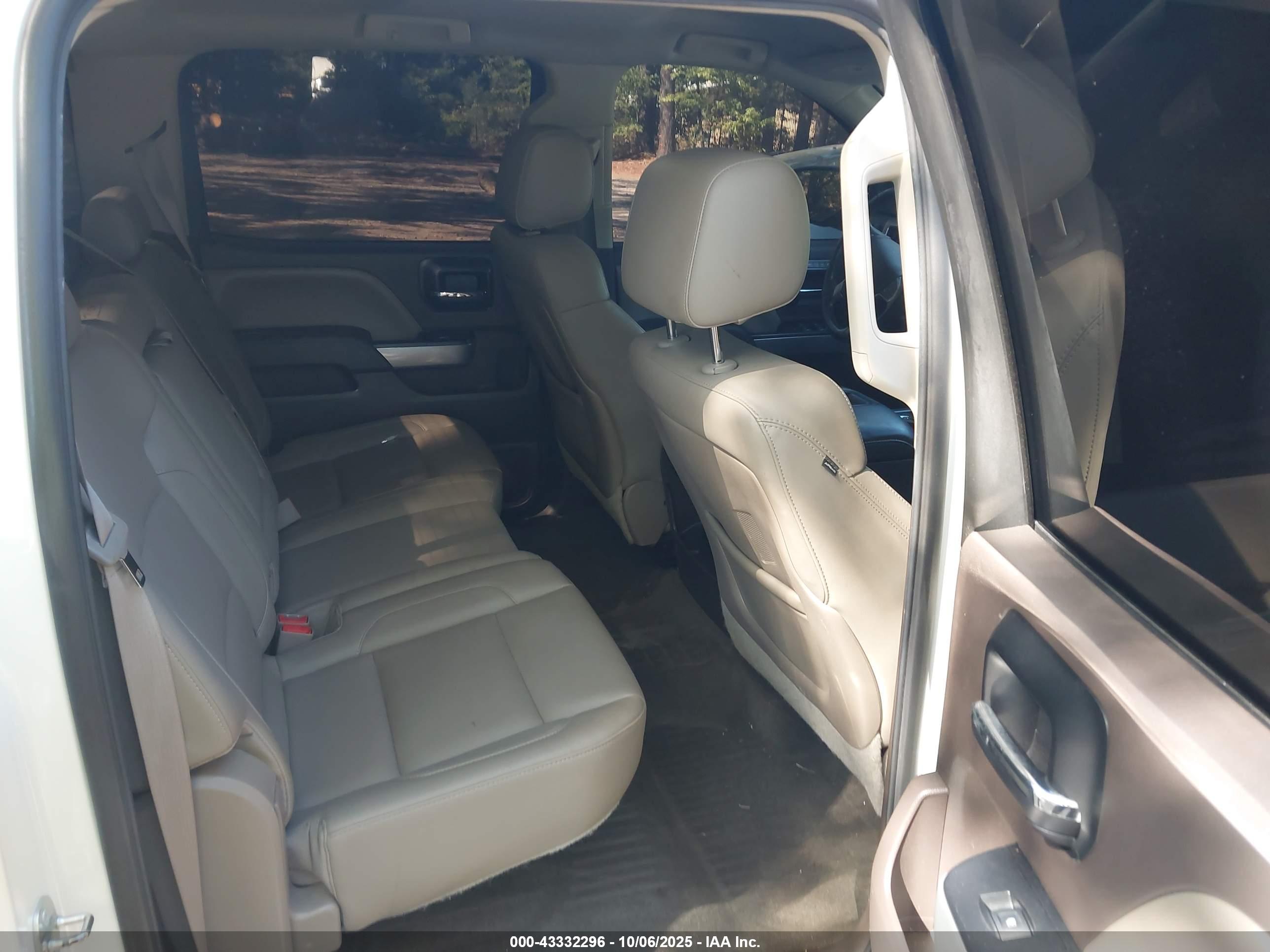 CHEVROLET SILVERADO image 8