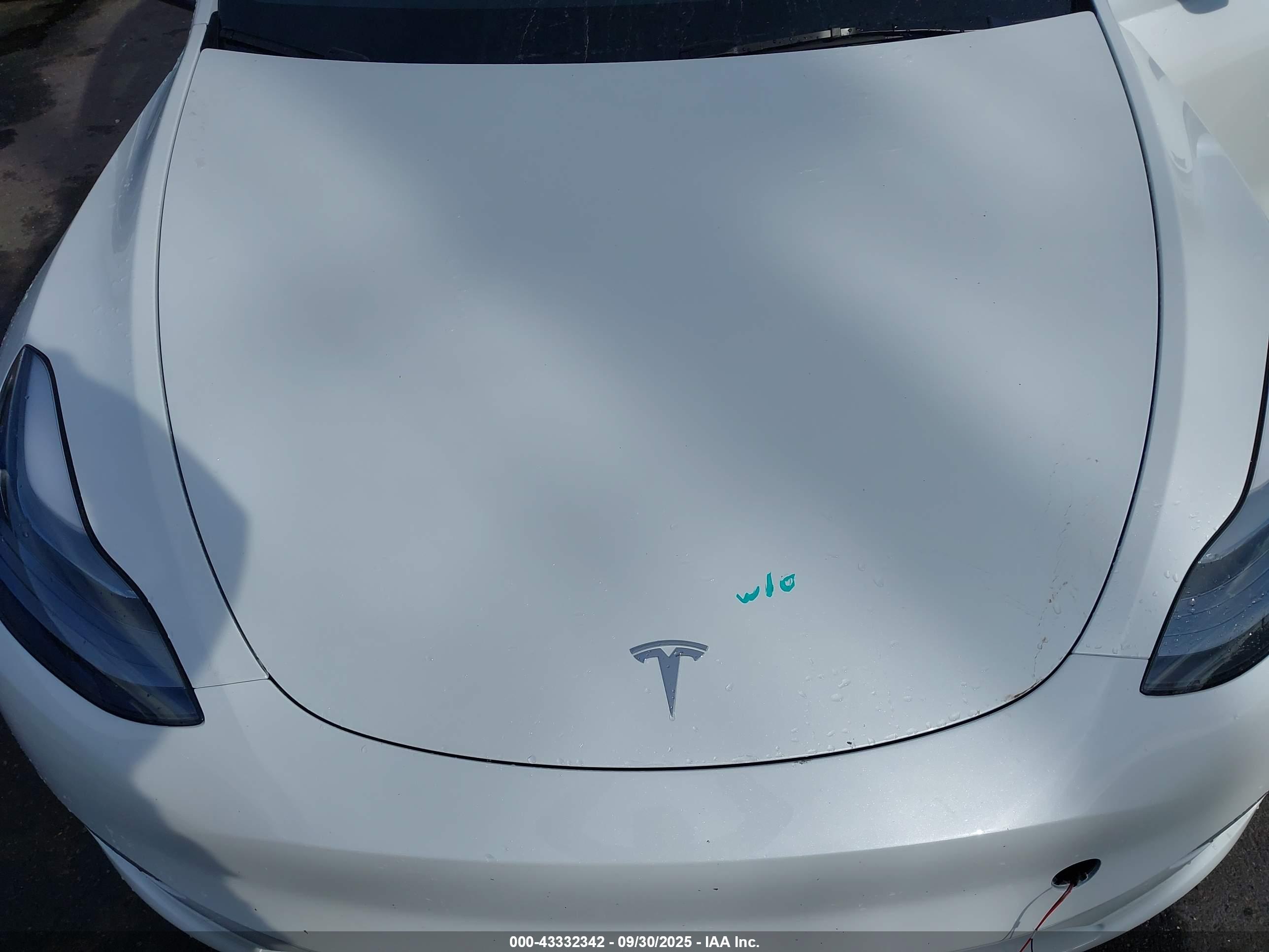 TESLA MODEL image 10