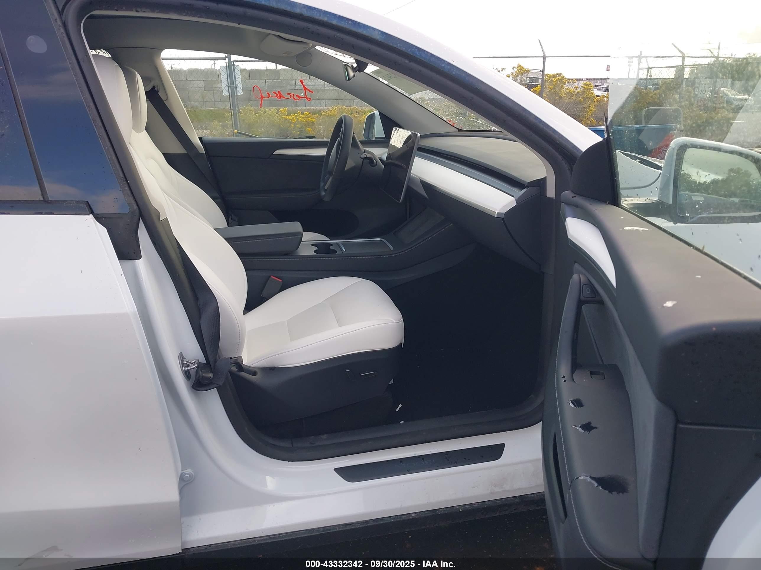 TESLA MODEL image 5