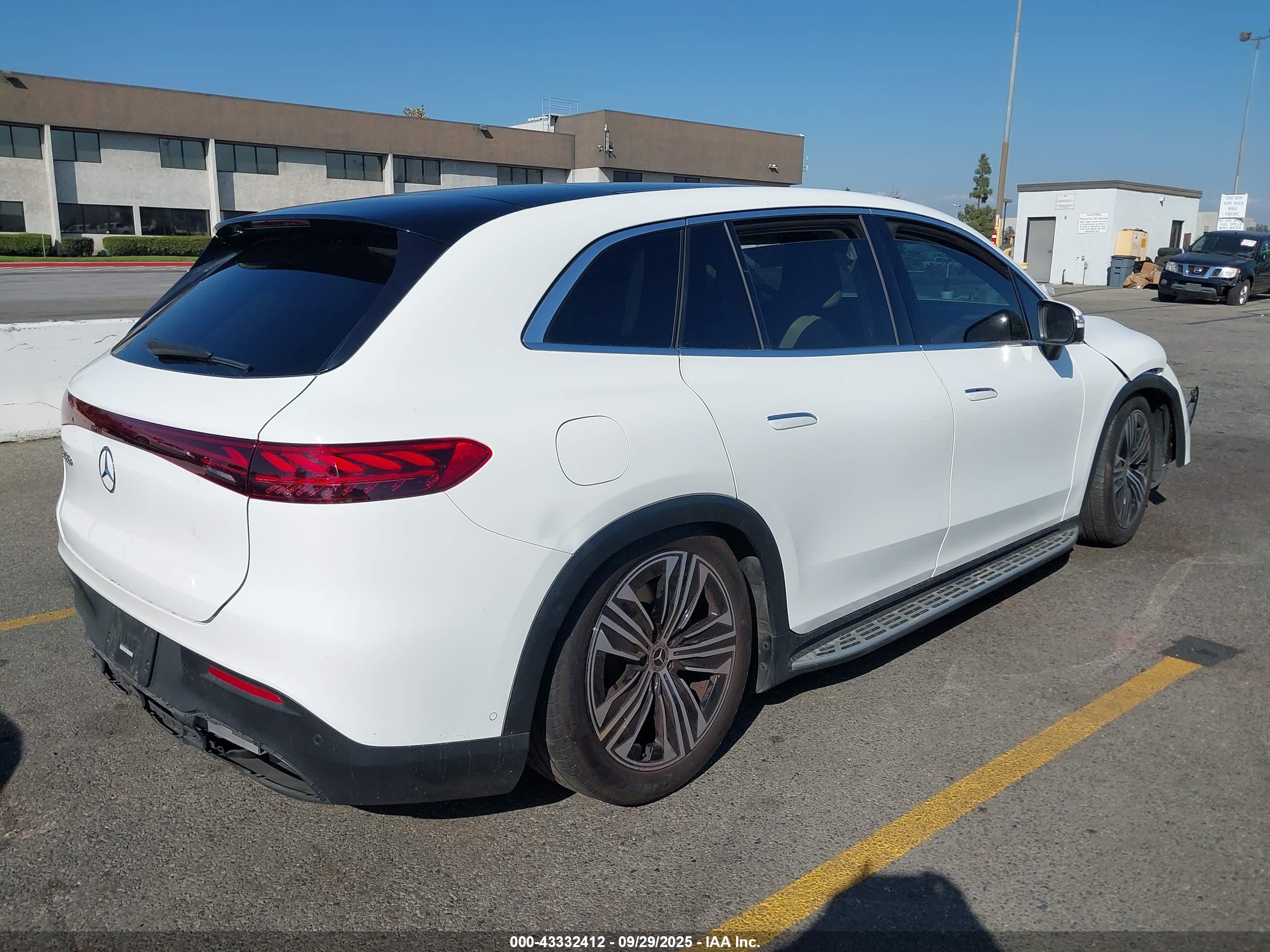 MERCEDES-BENZ EQS image 4