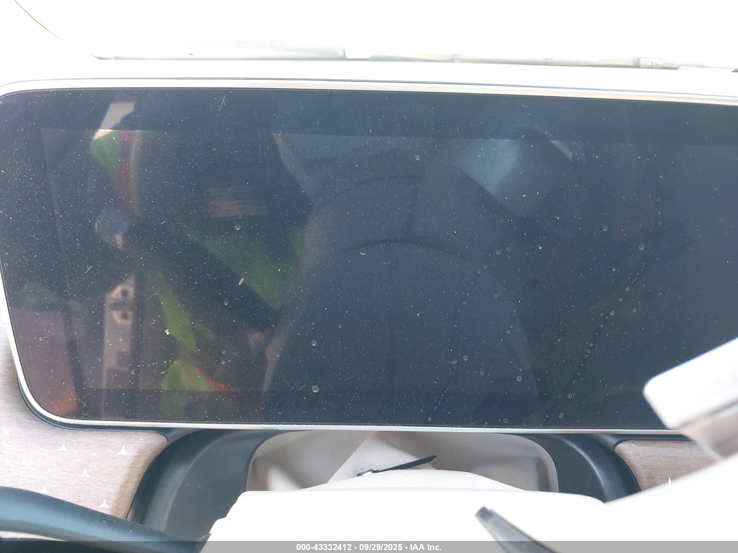 MERCEDES-BENZ EQS image 7