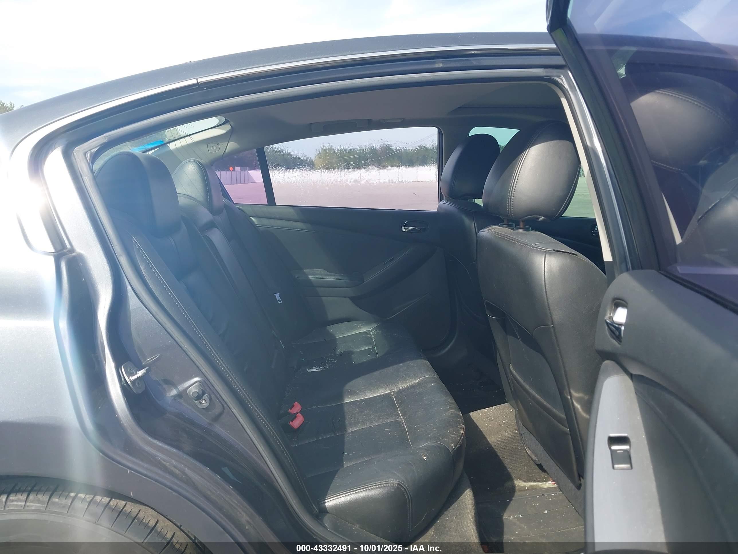 NISSAN ALTIMA image 8