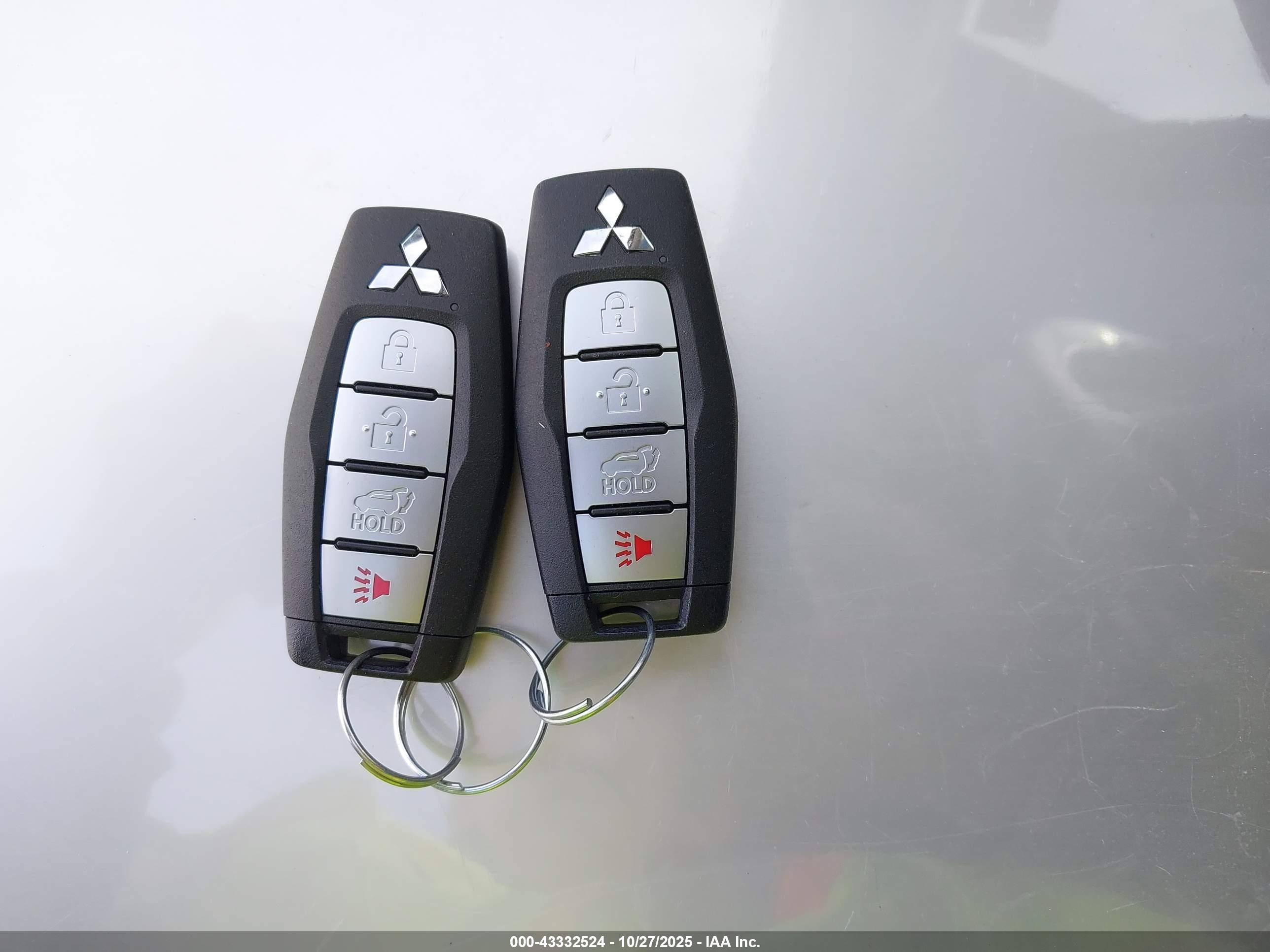 MITSUBISHI OUTLANDER image 11