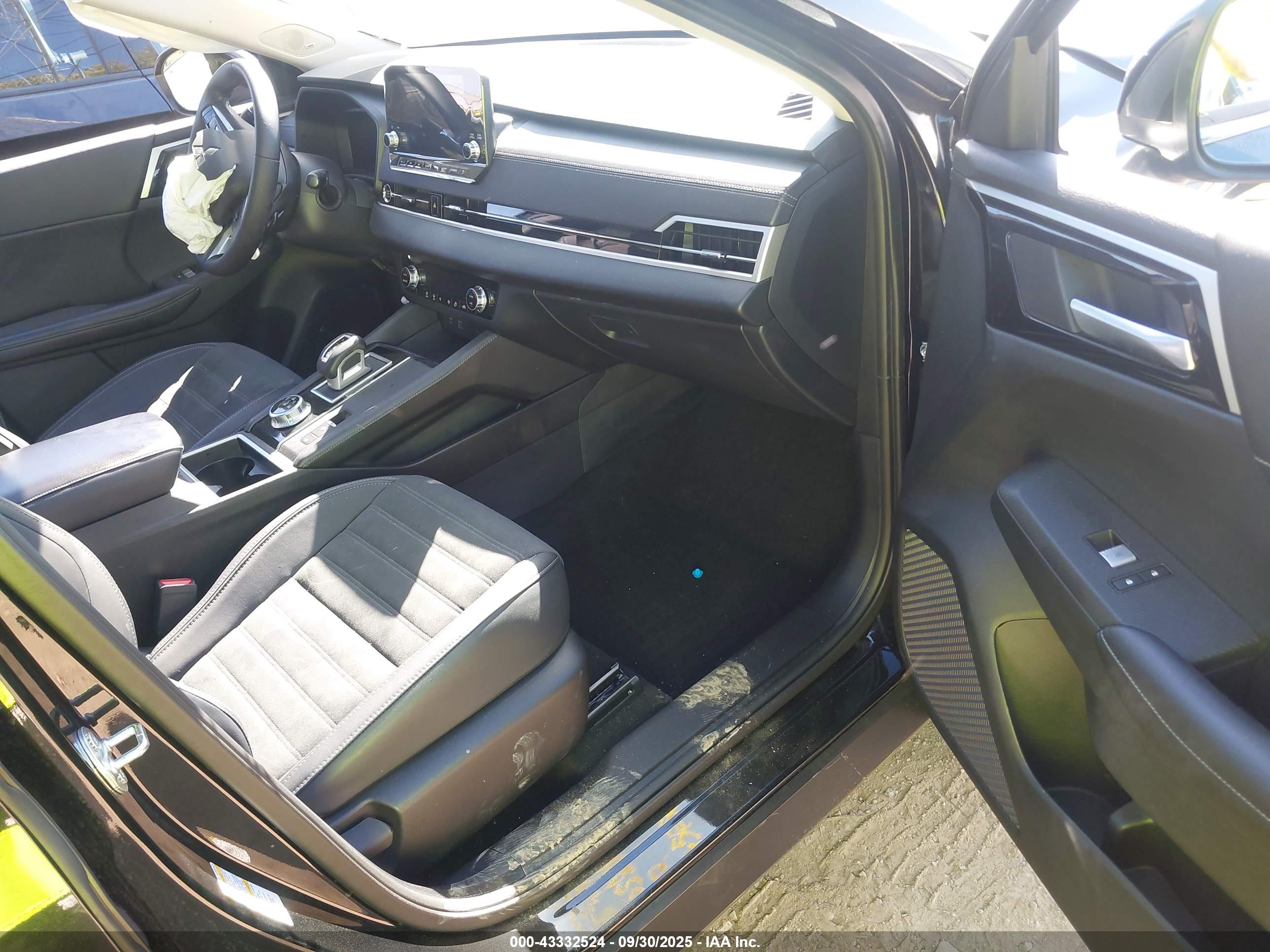 MITSUBISHI OUTLANDER image 5