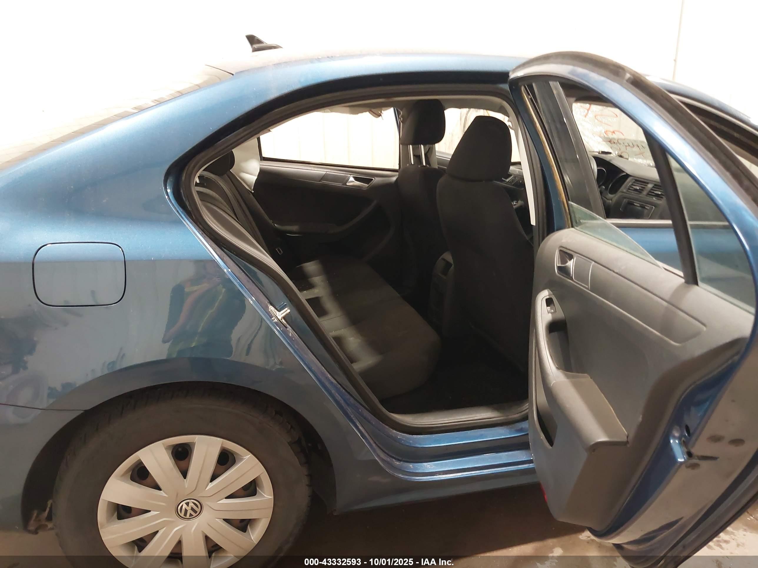 VOLKSWAGEN JETTA image 8