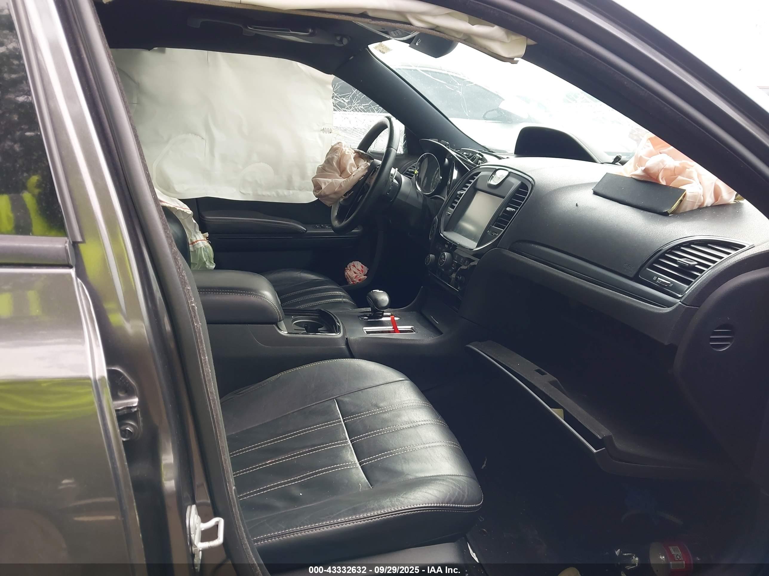CHRYSLER 300 image 5