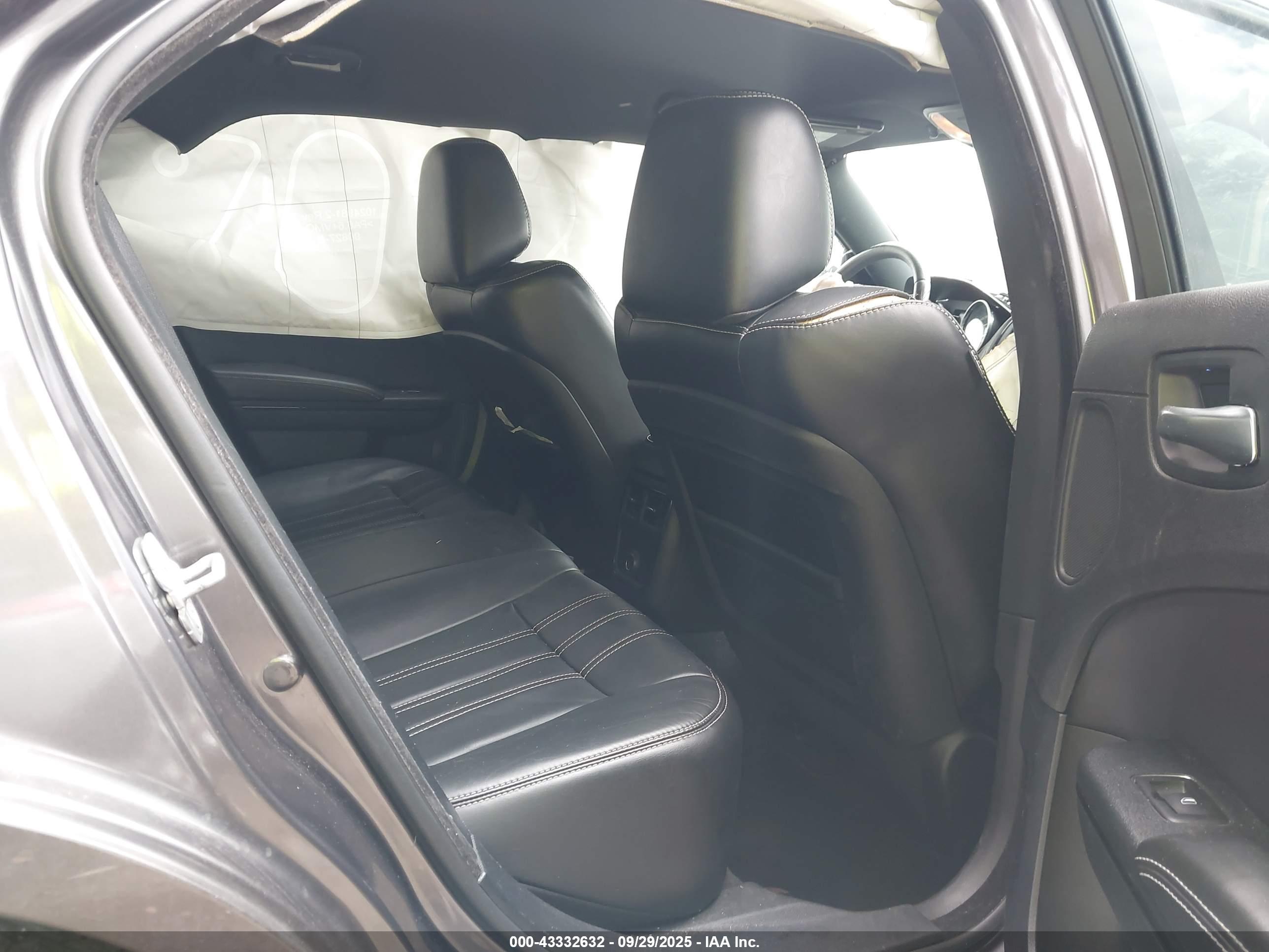 CHRYSLER 300 image 8