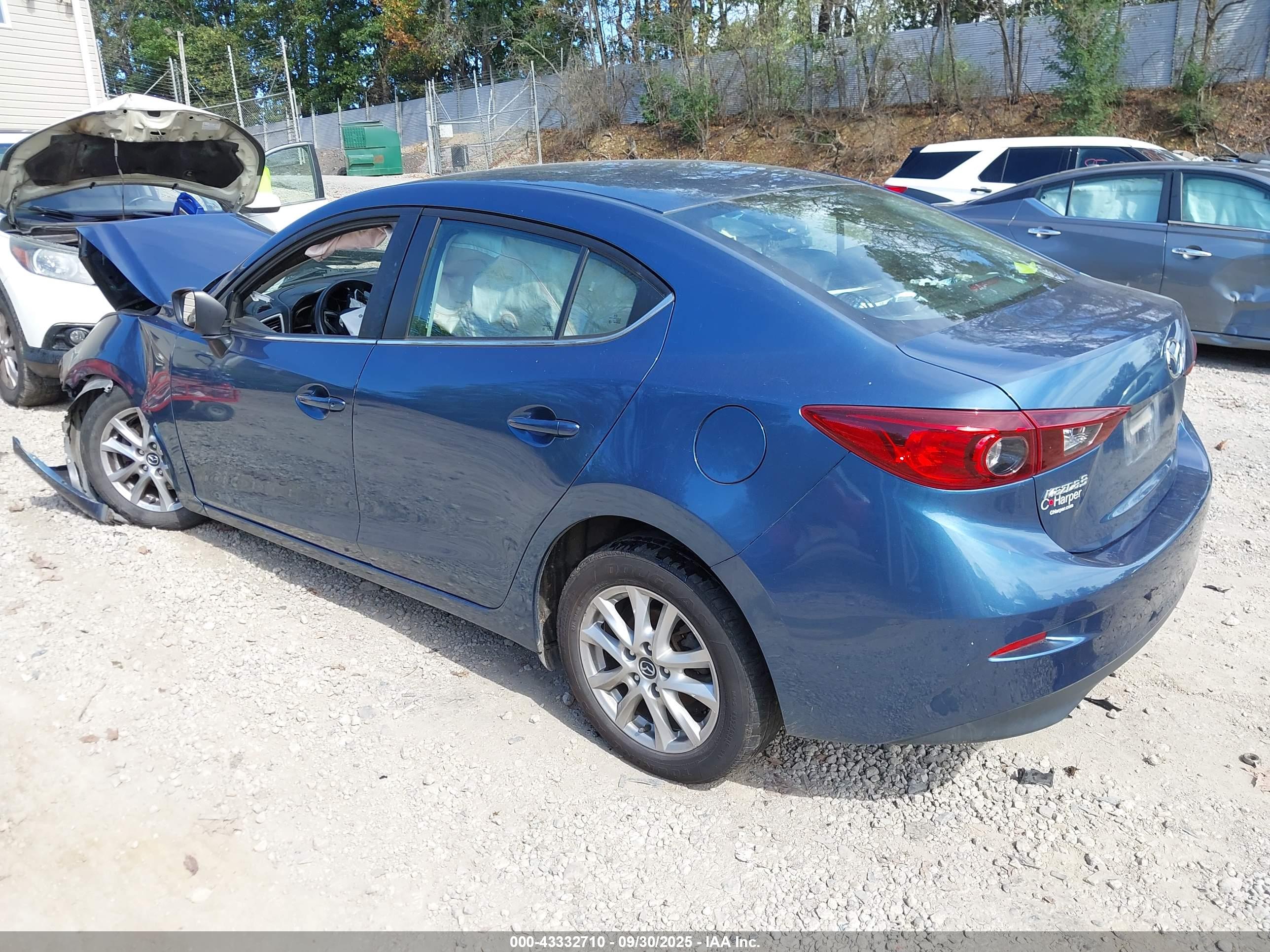 MAZDA MAZDA3 image 3