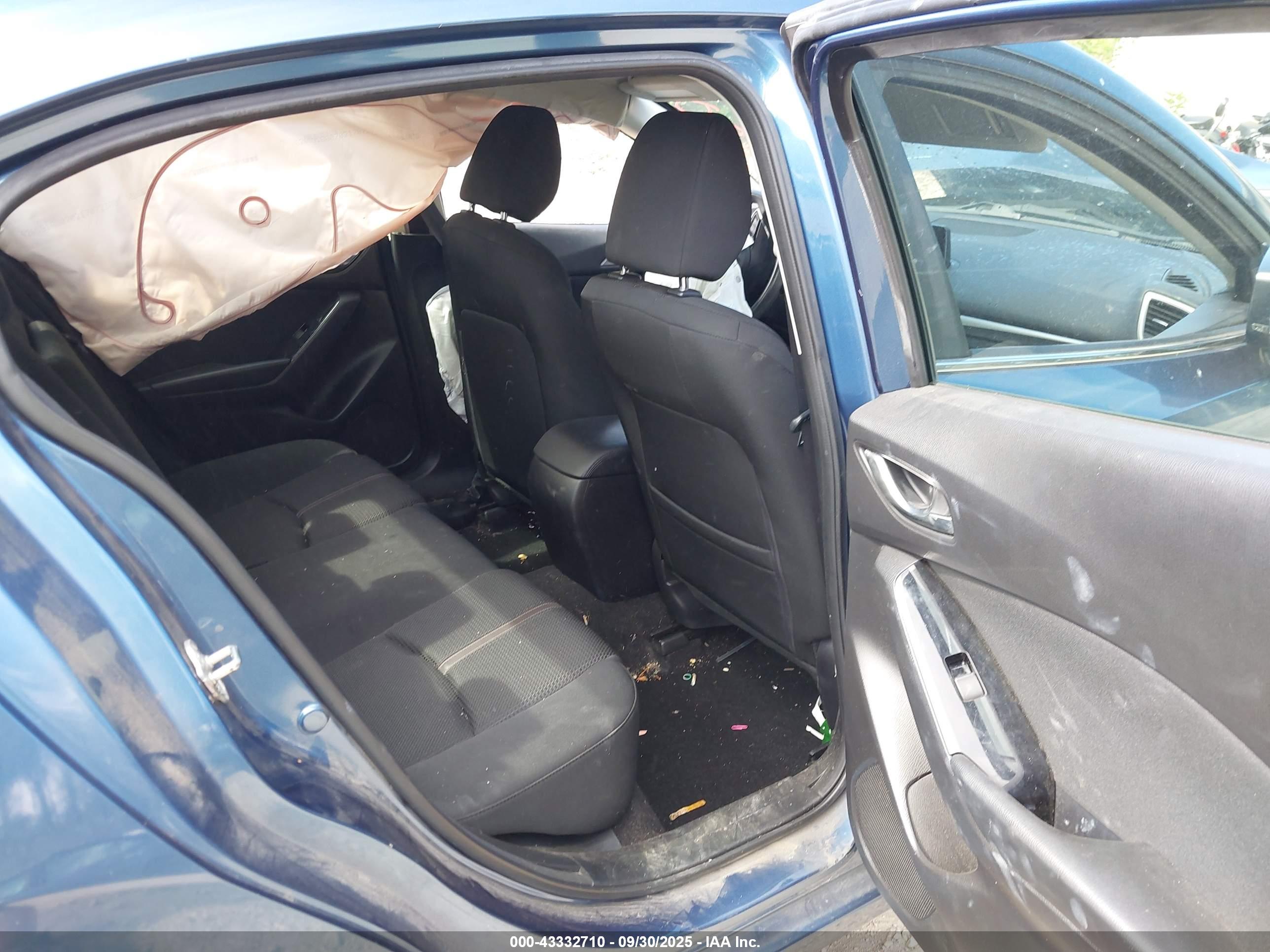 MAZDA MAZDA3 image 8