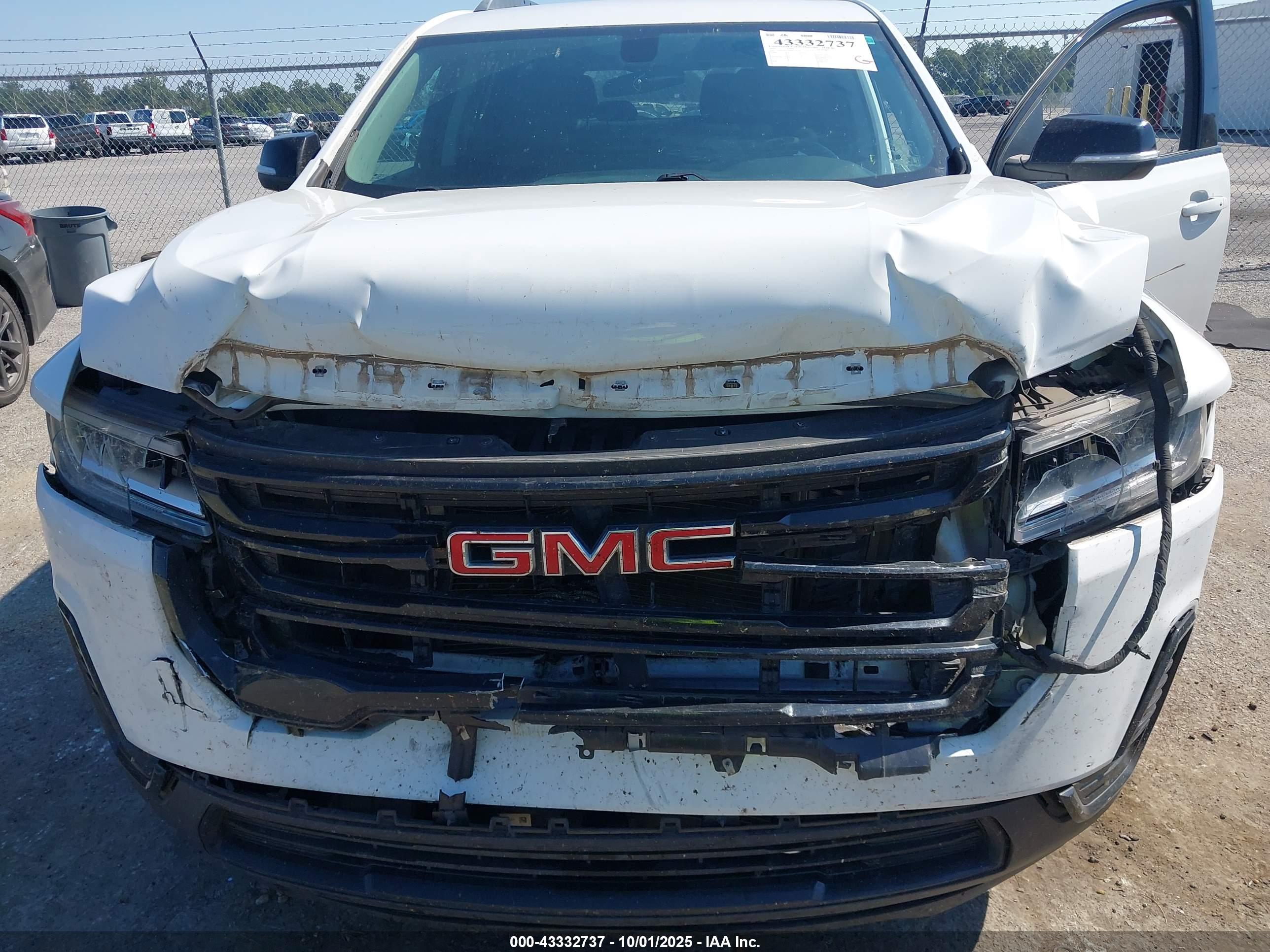 GMC ACADIA image 10