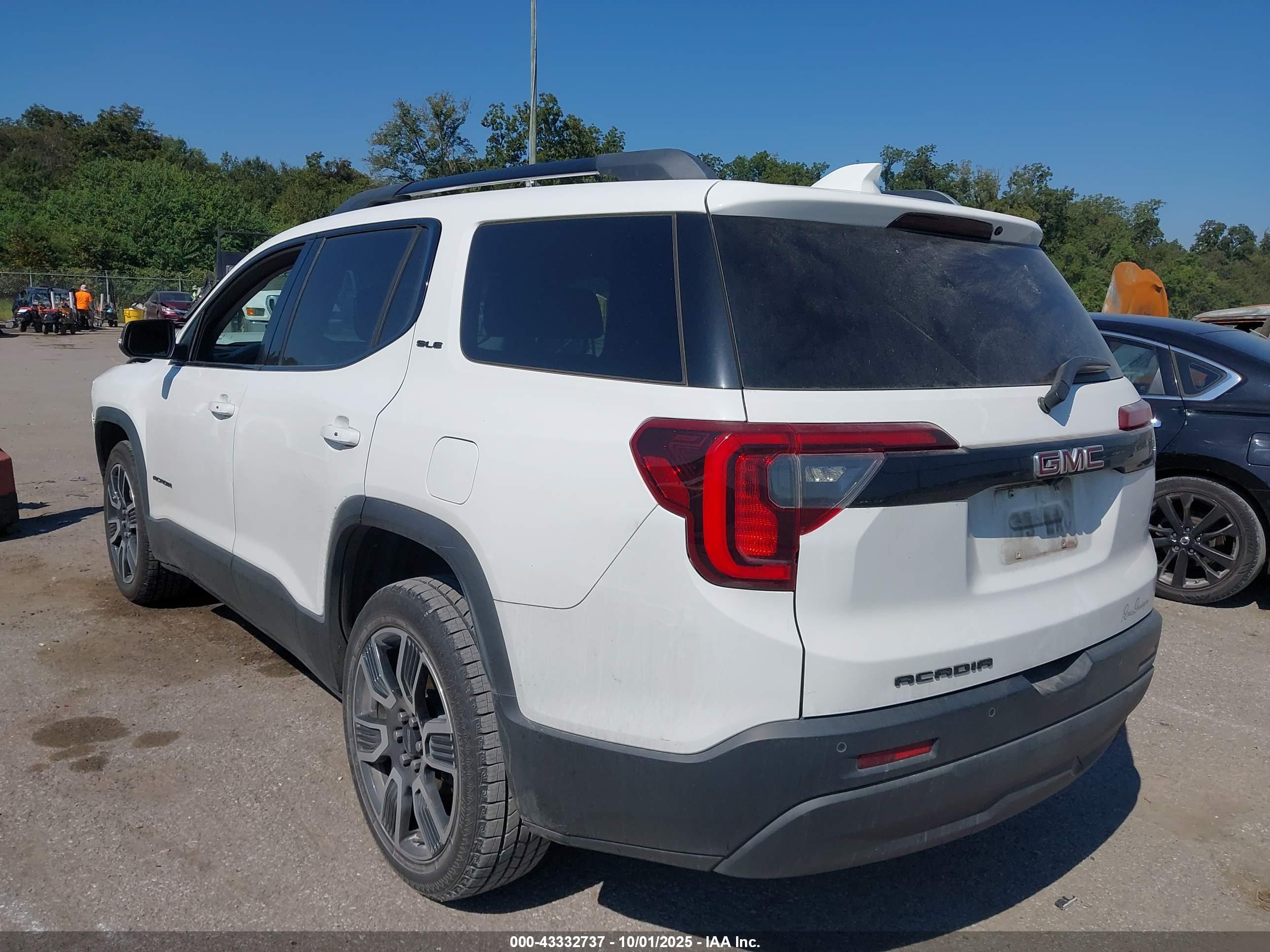 GMC ACADIA image 3