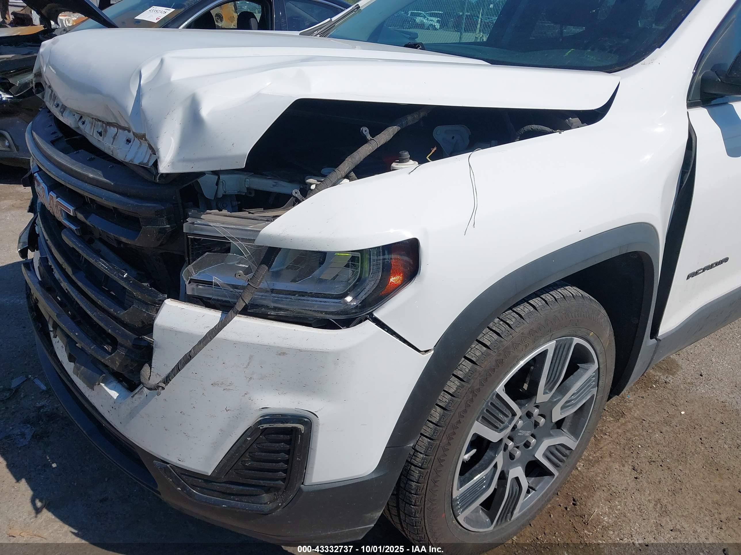 GMC ACADIA image 6