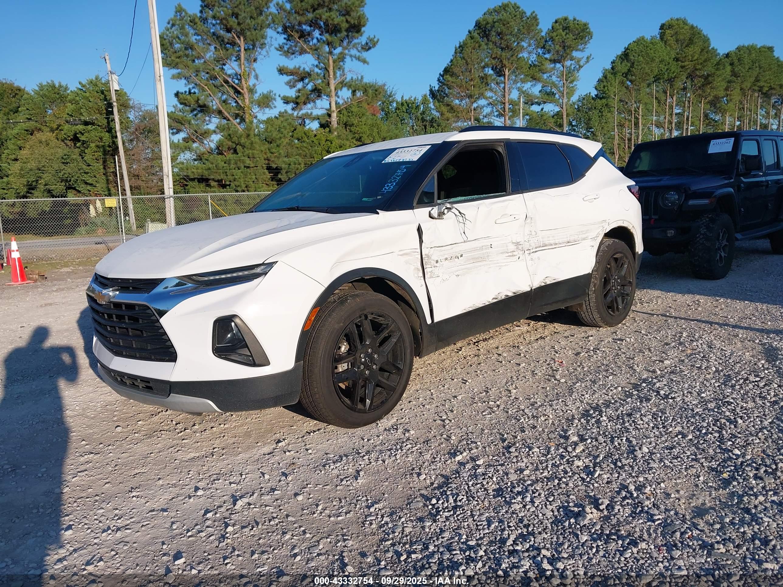 CHEVROLET BLAZER image 2