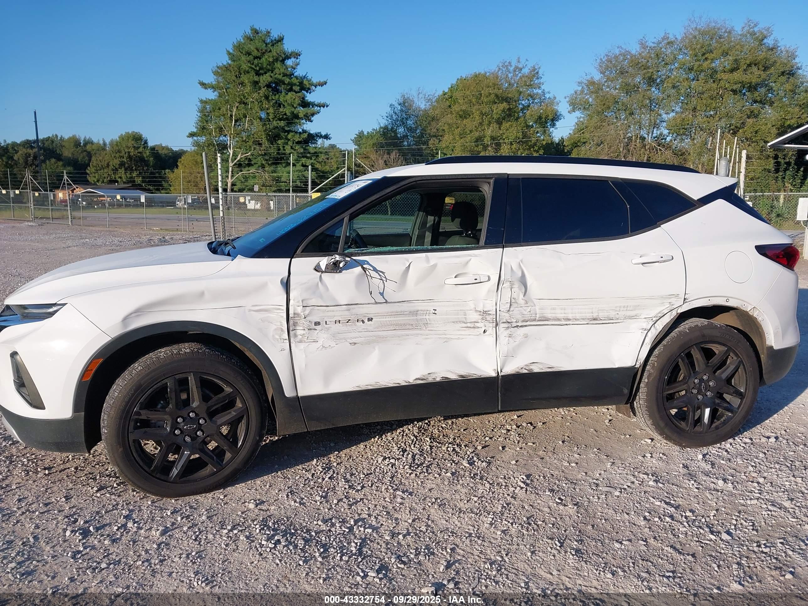 CHEVROLET BLAZER image 6