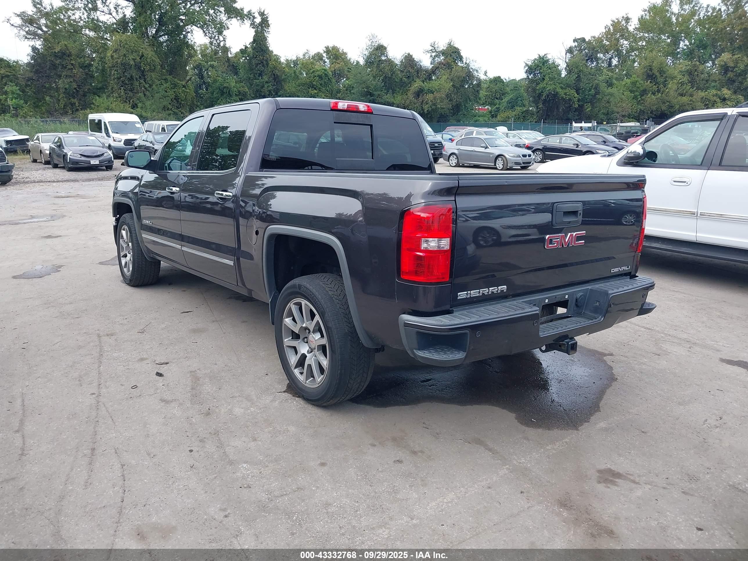GMC SIERRA image 3