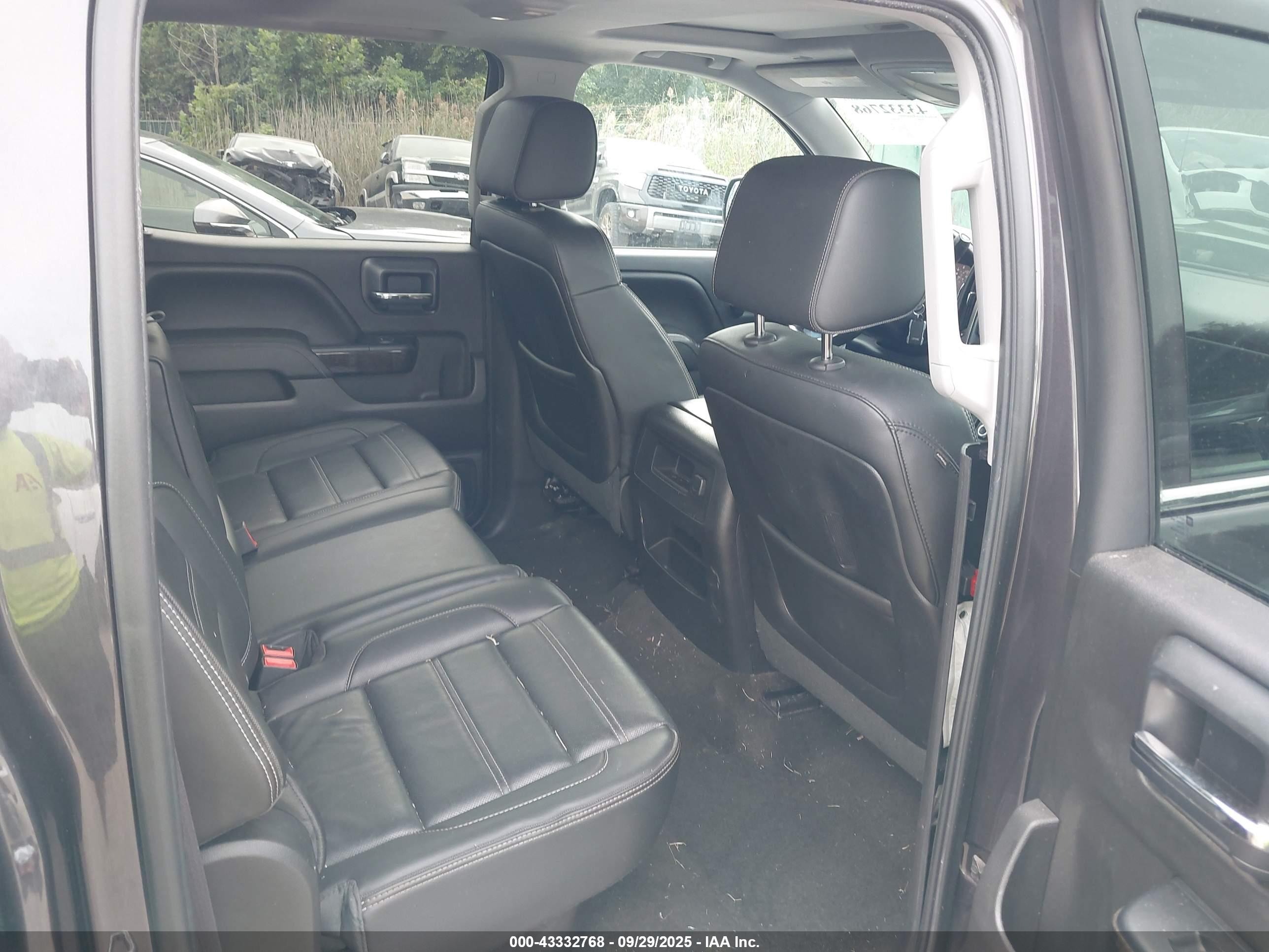 GMC SIERRA image 8
