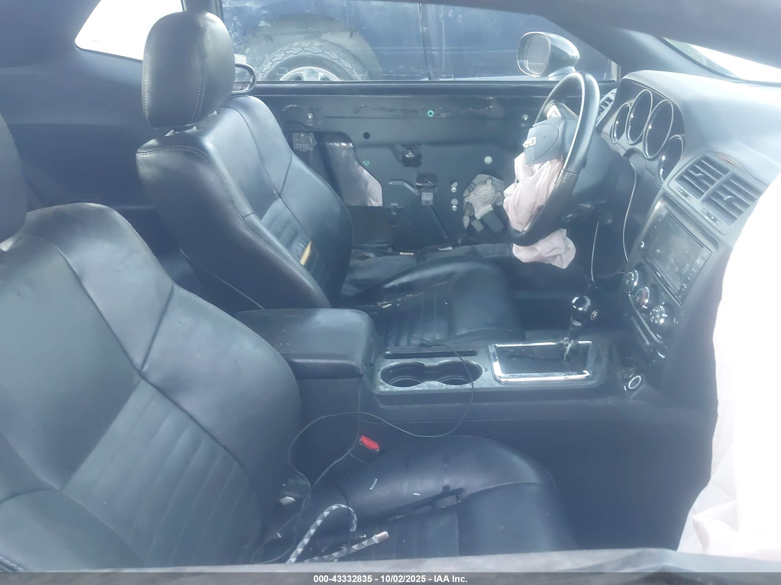 DODGE CHALLENGER image 5