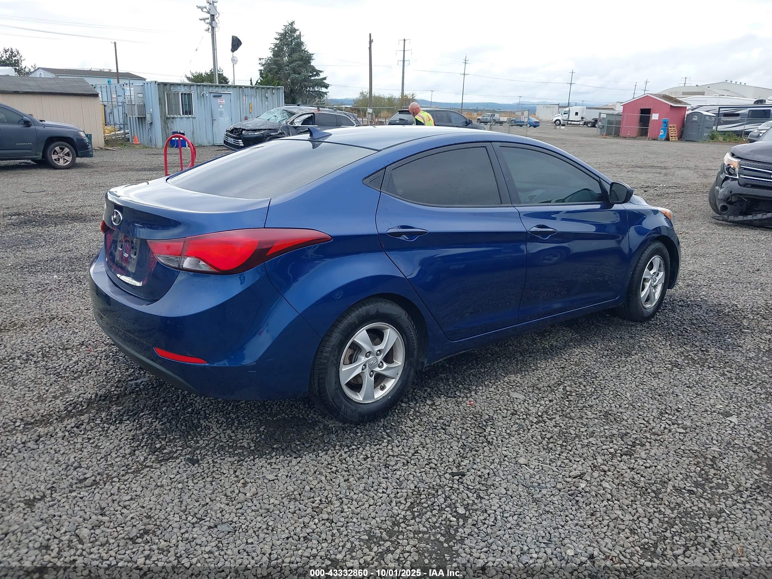 HYUNDAI ELANTRA image 4