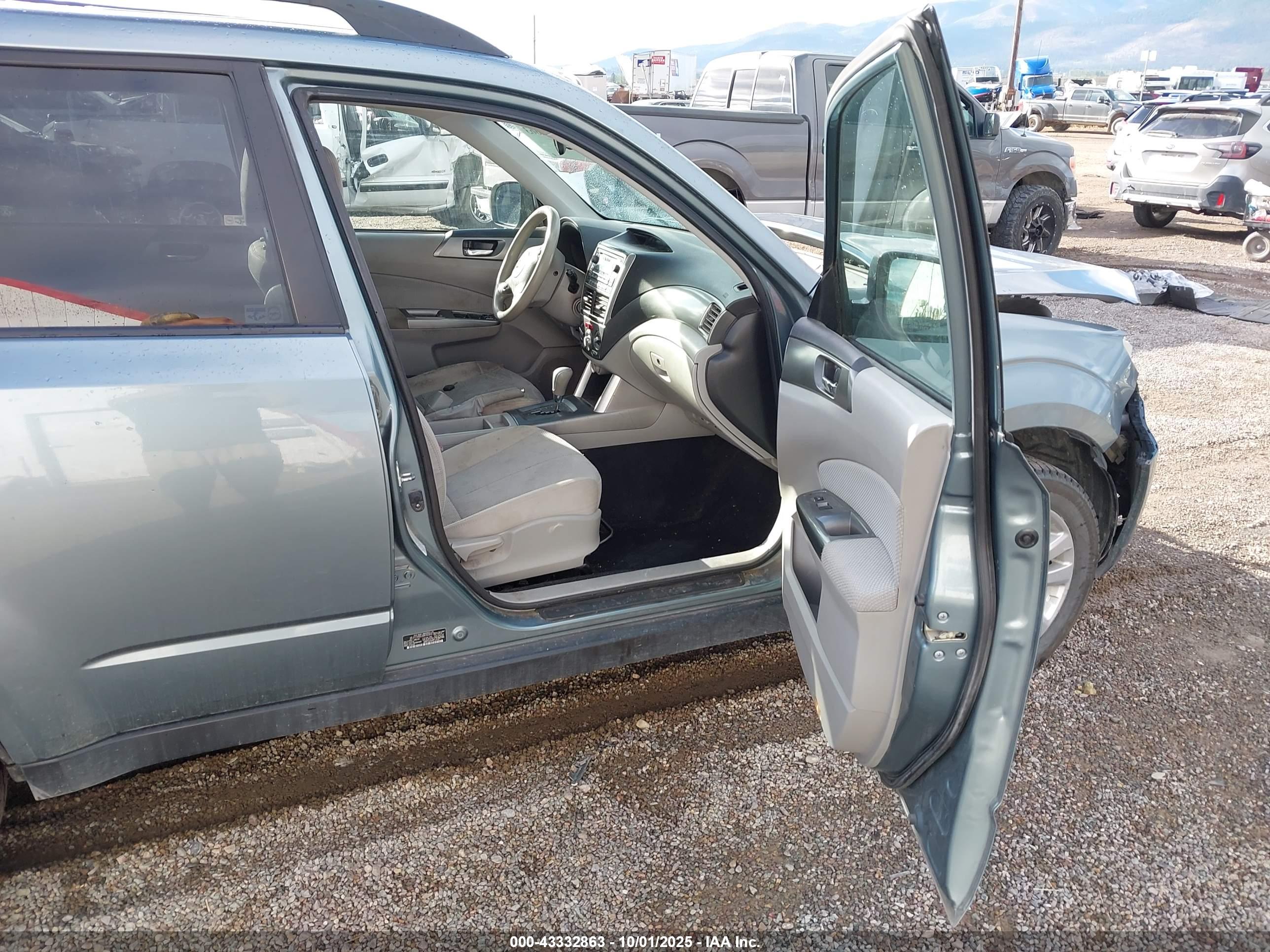 SUBARU FORESTER image 5