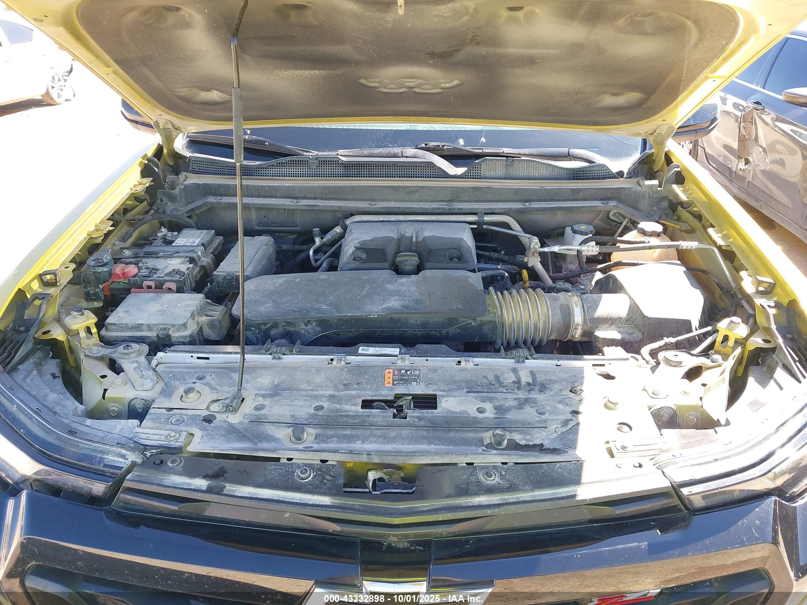 CHEVROLET COLORADO image 10