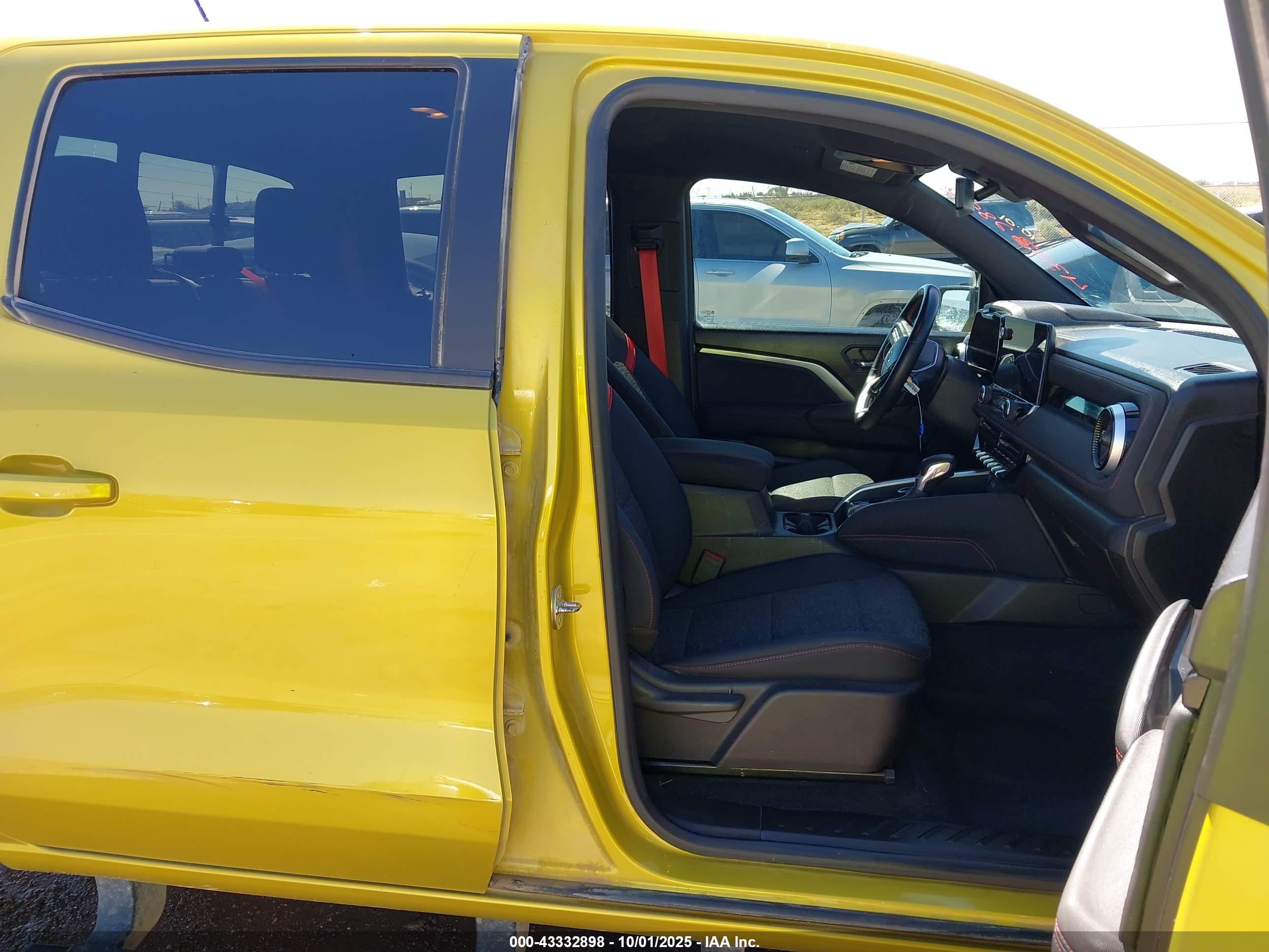 CHEVROLET COLORADO image 5