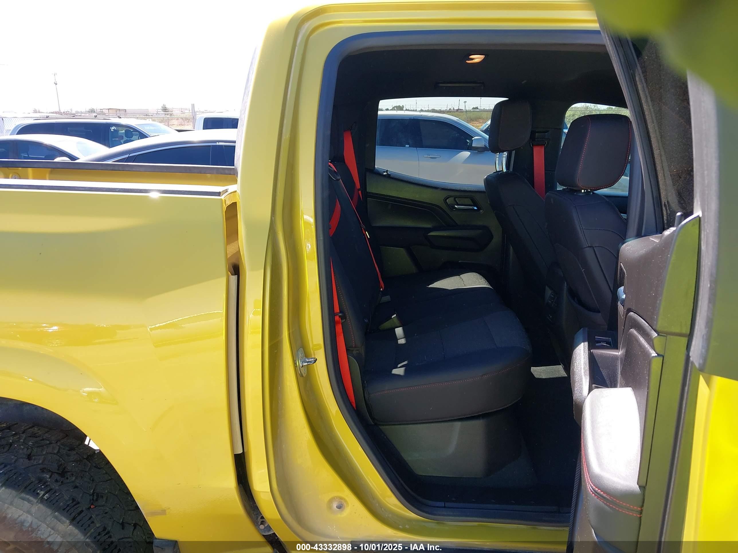 CHEVROLET COLORADO image 8