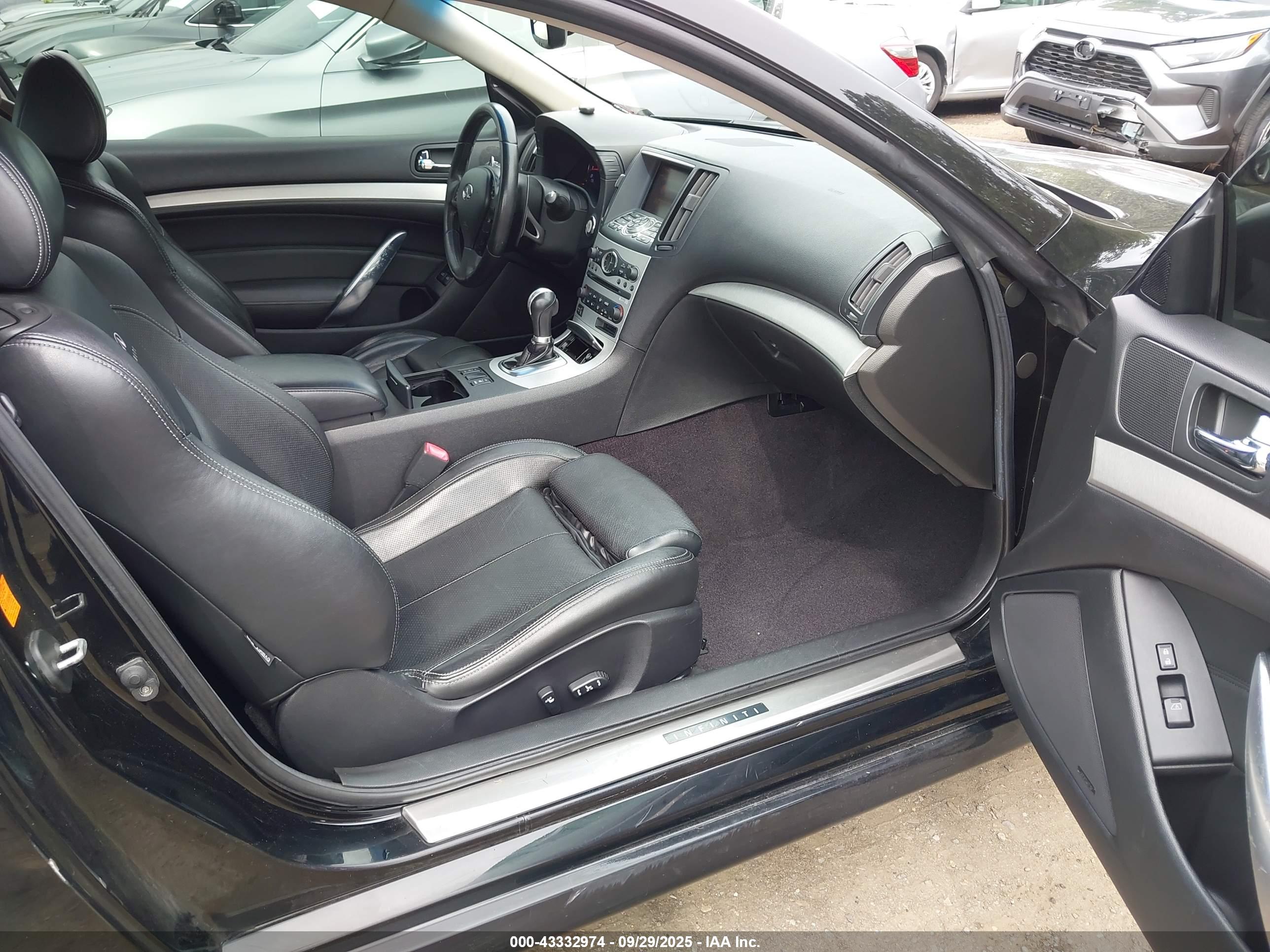 INFINITI G37 image 5