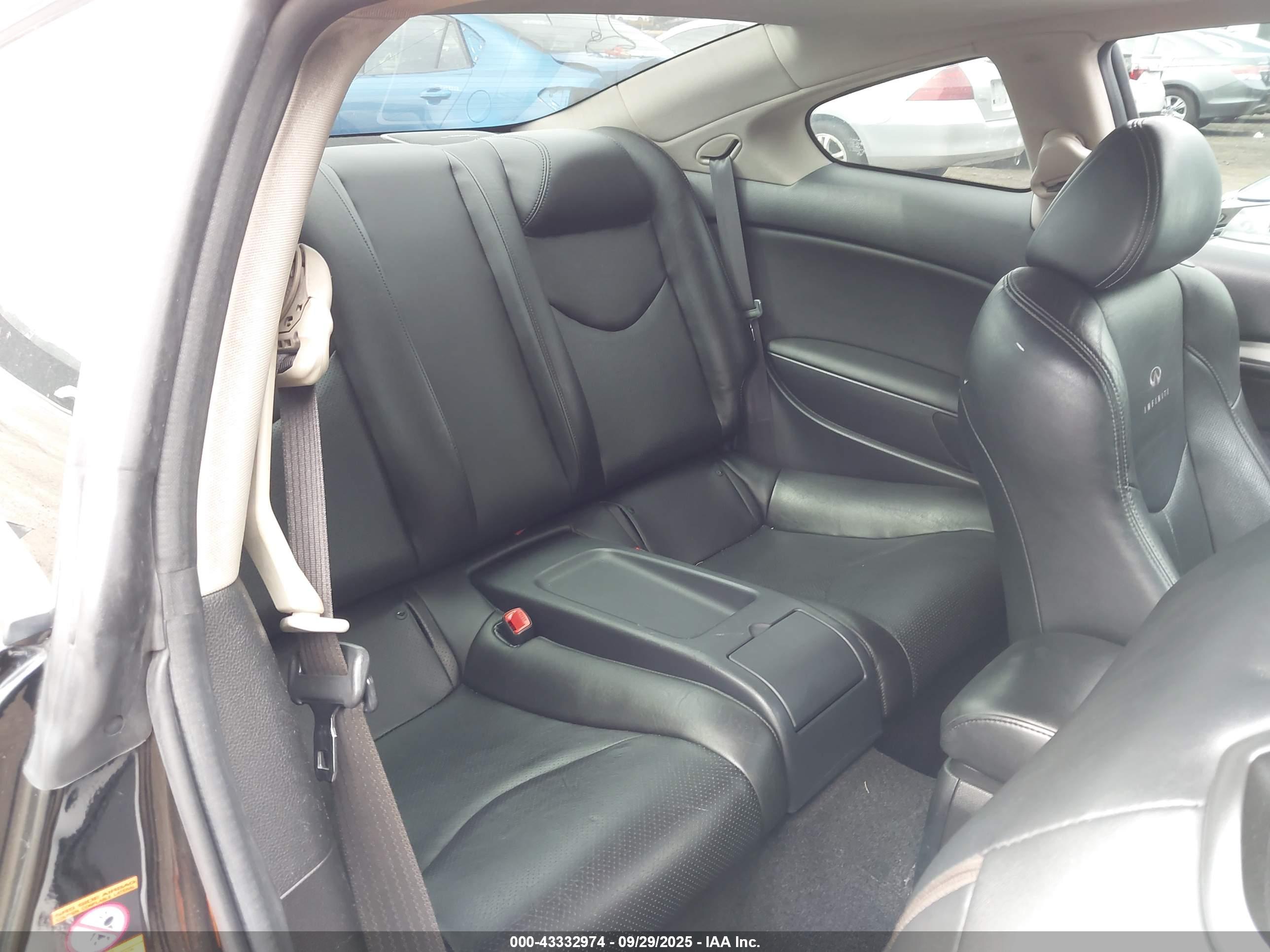 INFINITI G37 image 8