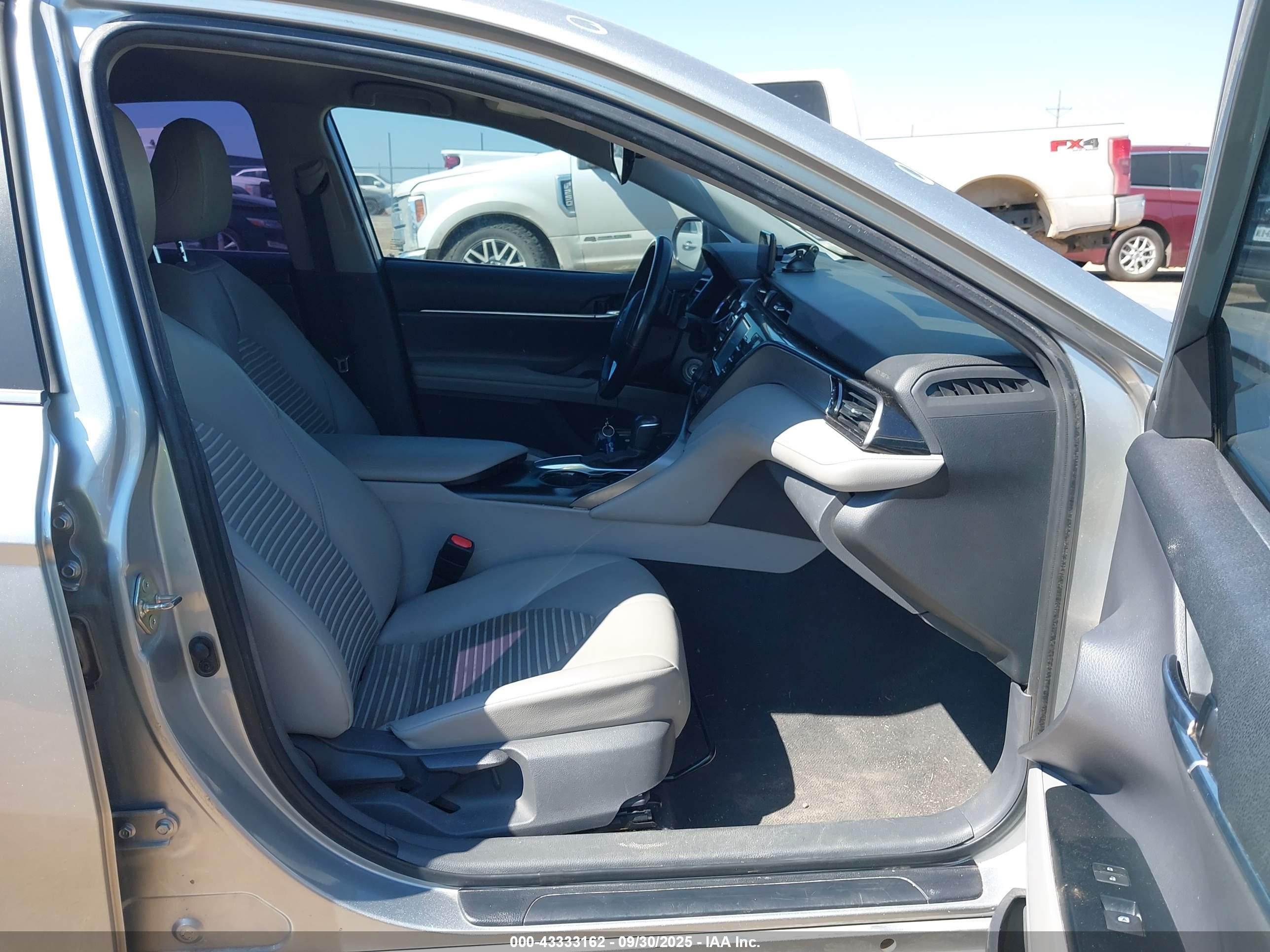 TOYOTA CAMRY image 5