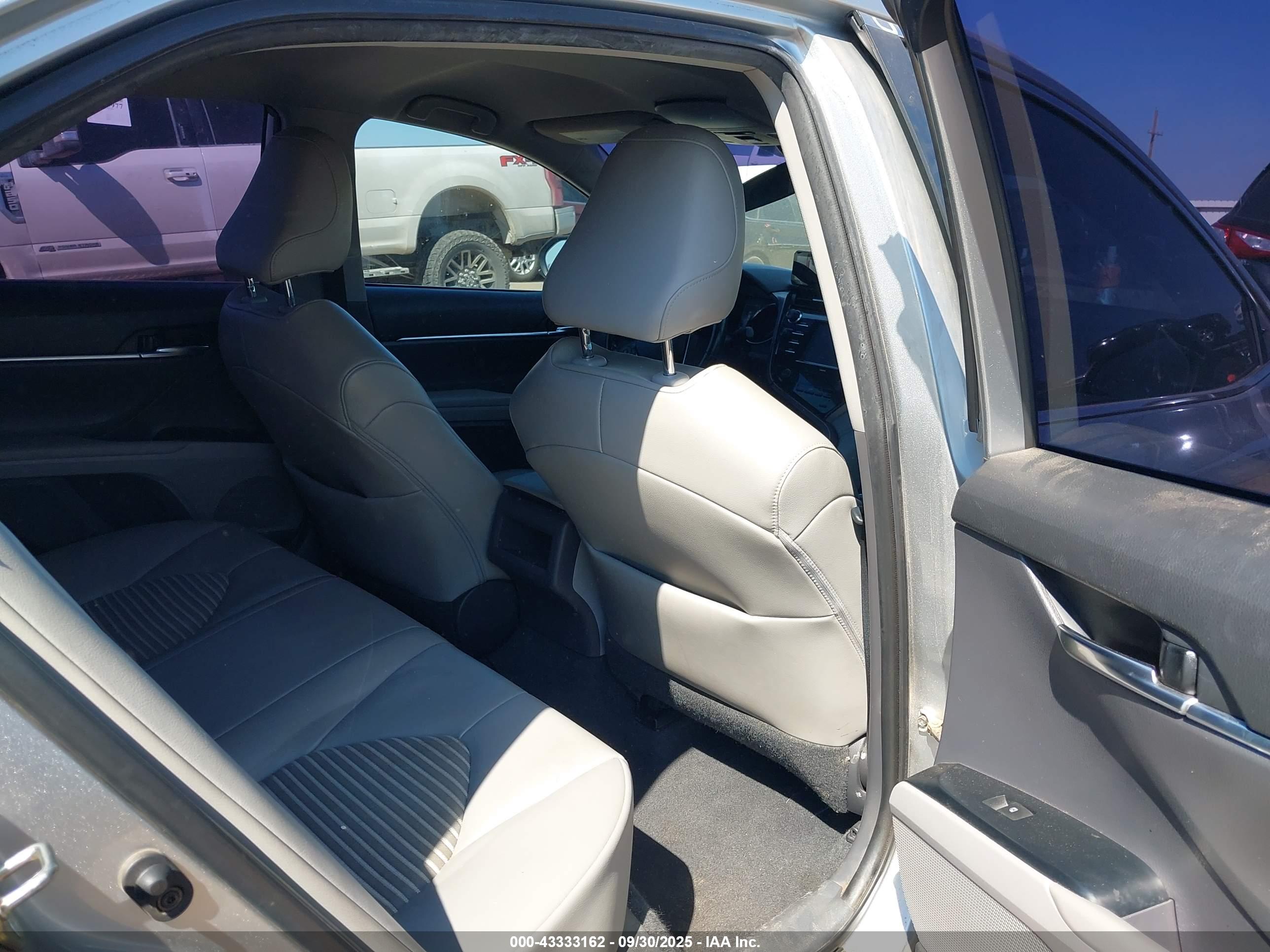 TOYOTA CAMRY image 8